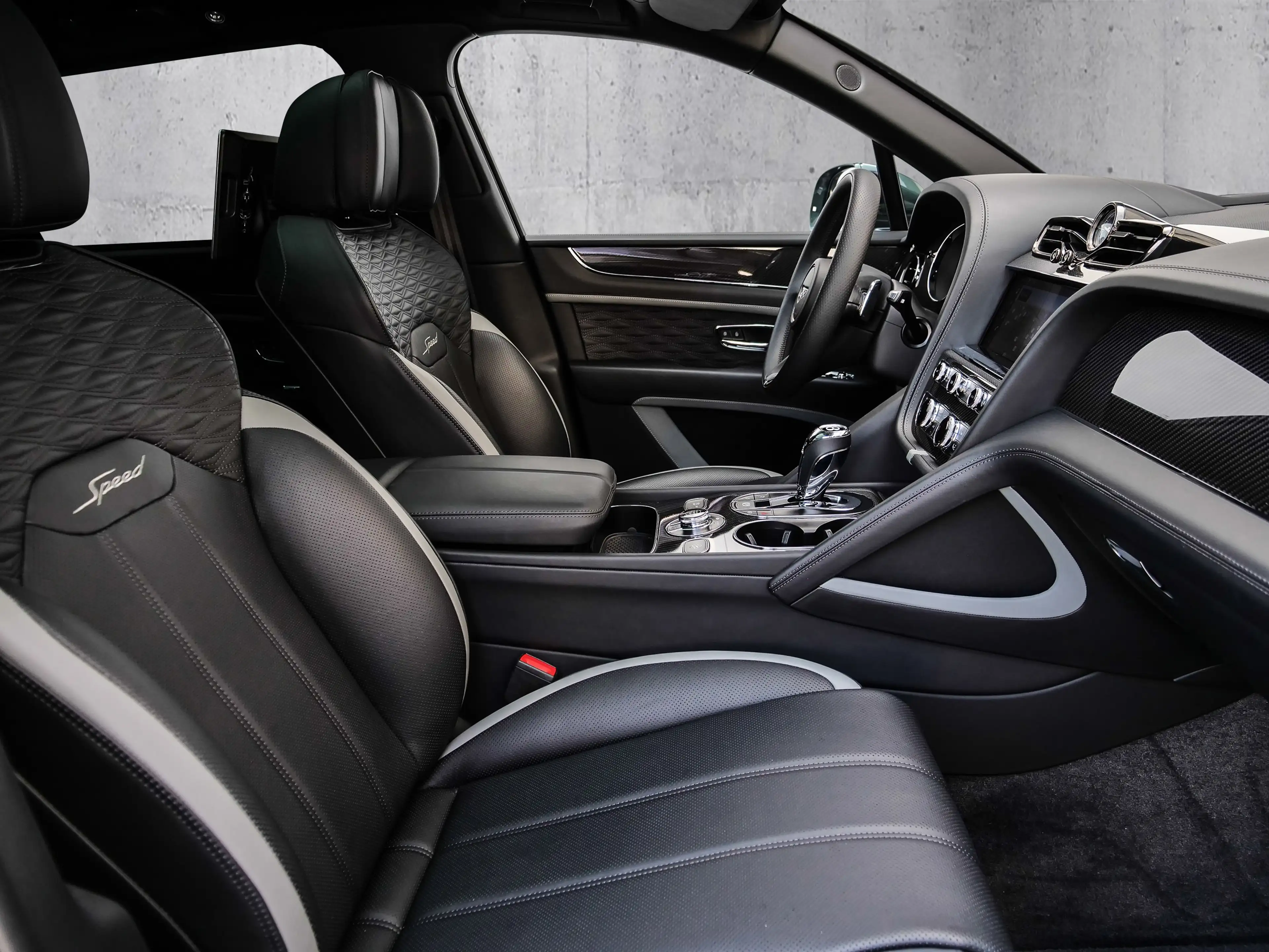 Bentley Bentayga Speed Light Emerald, Leather, Carbon — photo 6