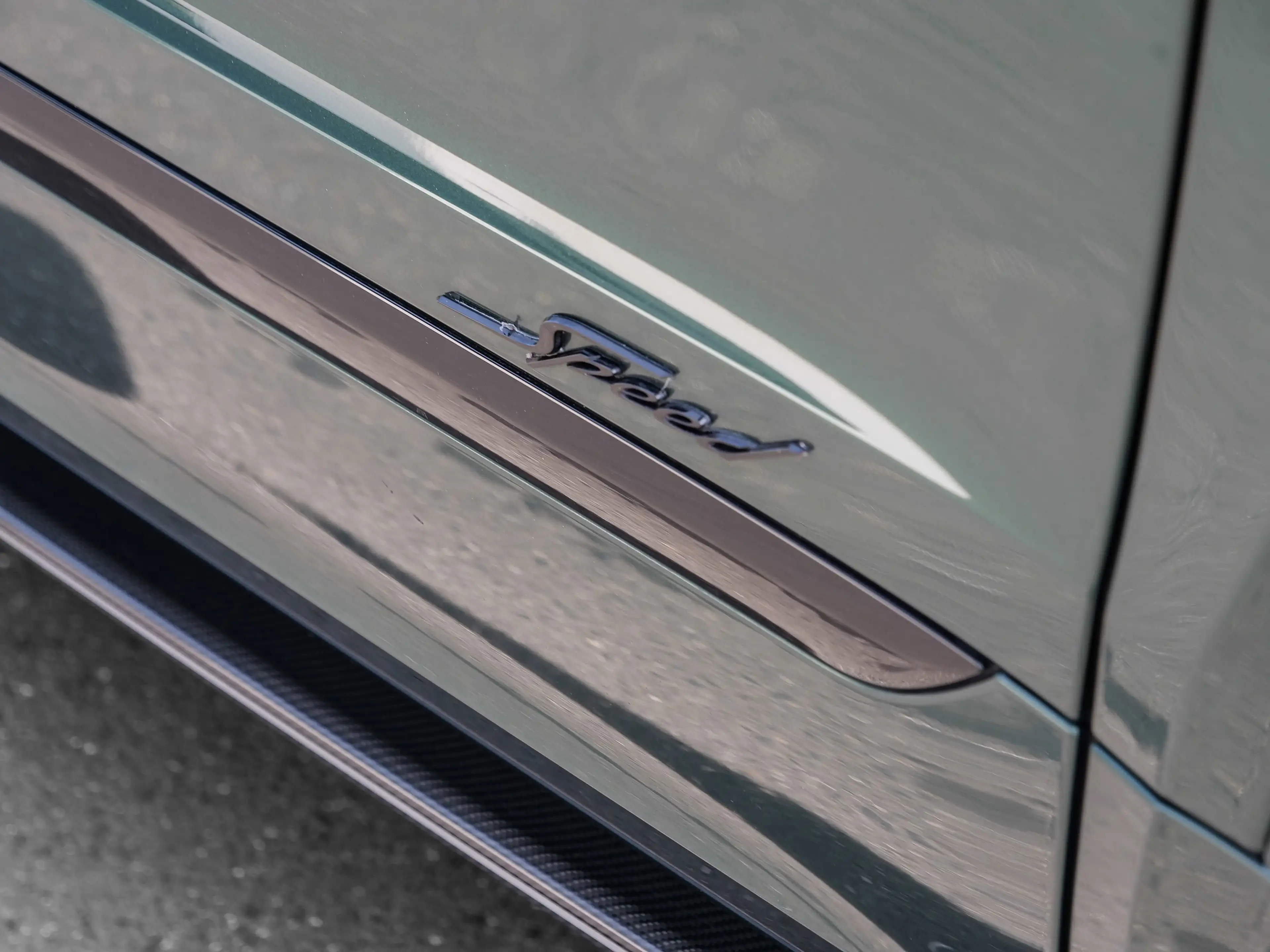 Bentley Bentayga Speed Light Emerald, Leather, Carbon — photo 13