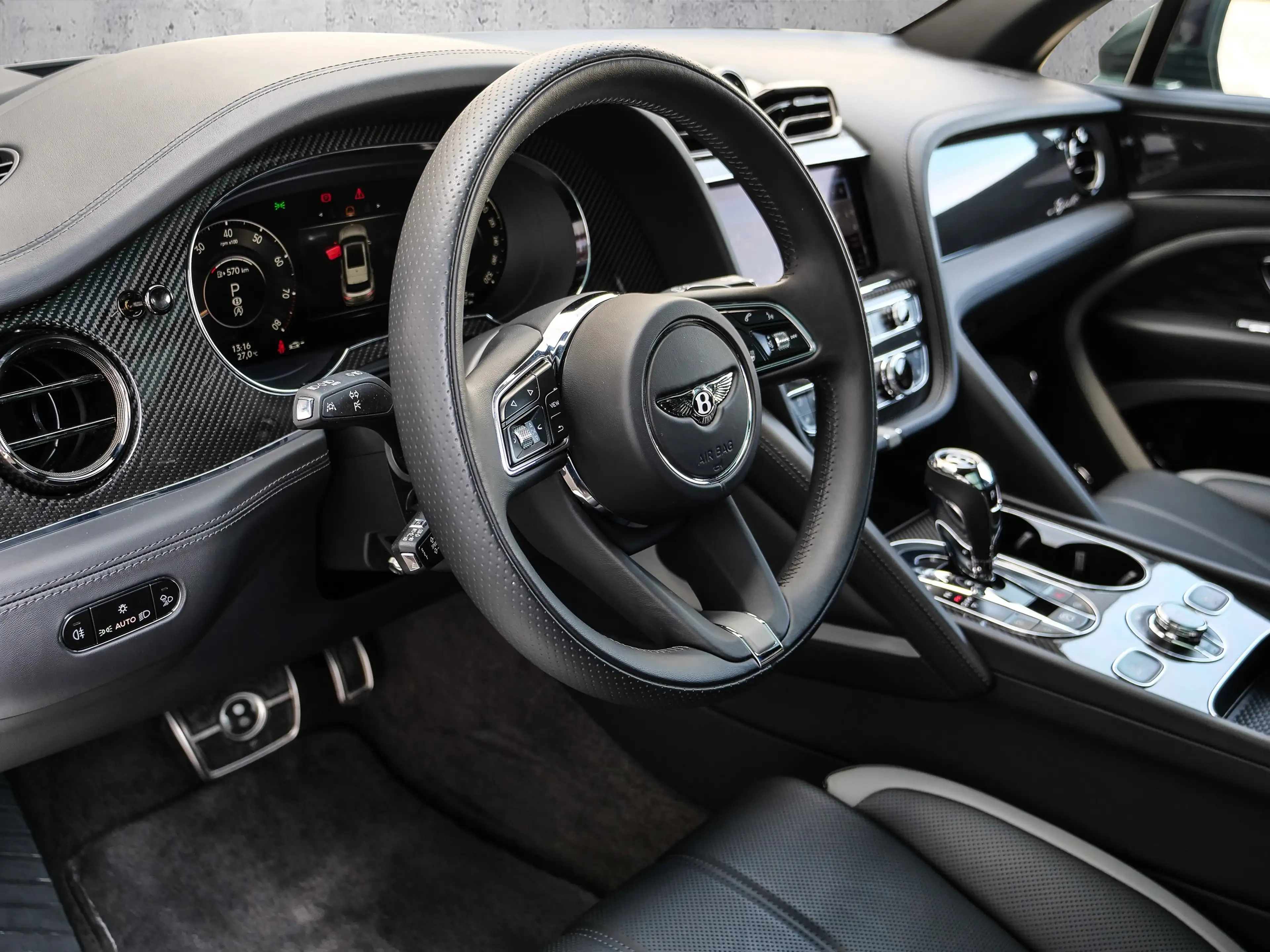 Bentley Bentayga Speed Light Emerald, Leather, Carbon — photo 14