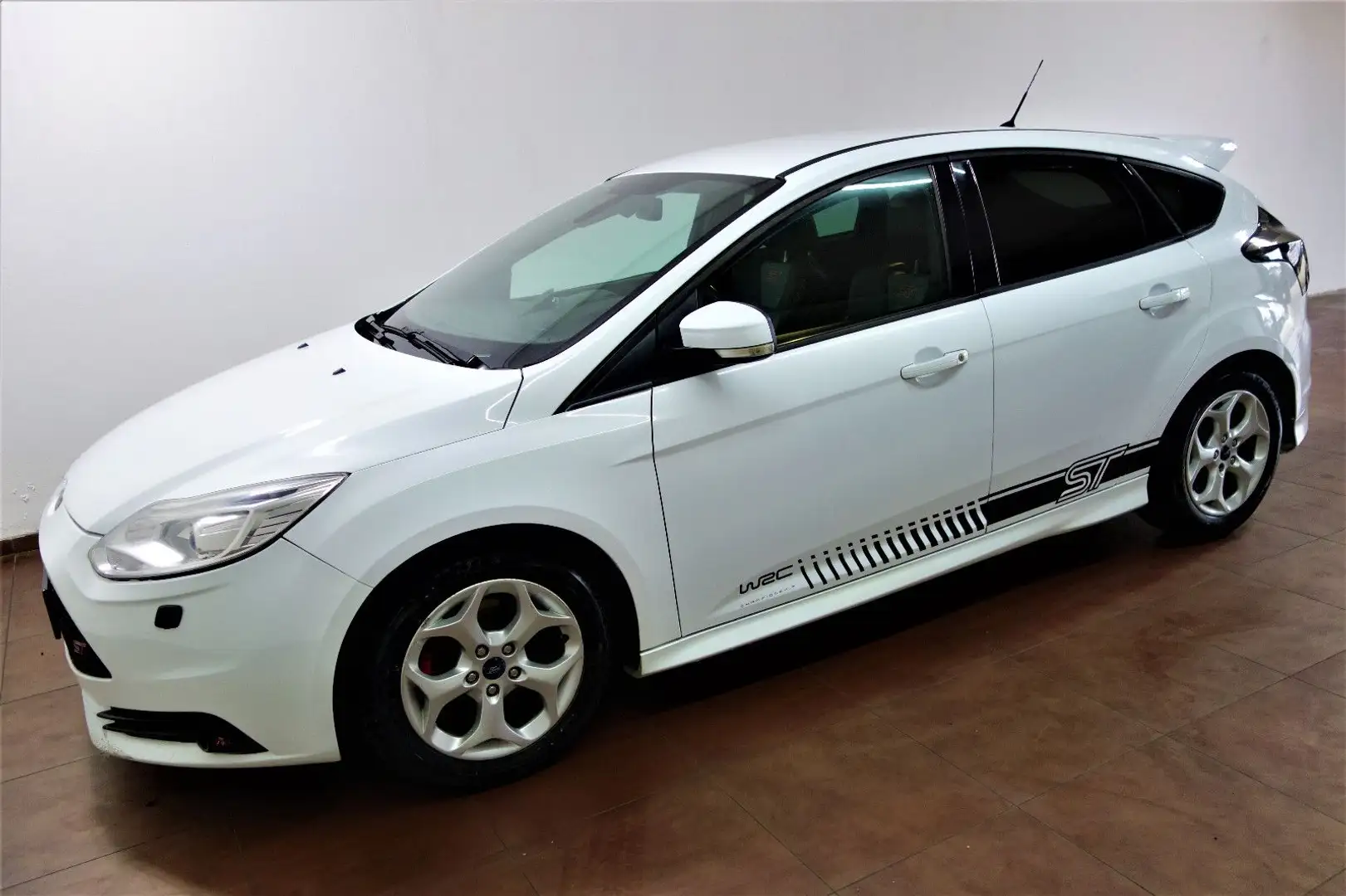 Ford Focus Lim. ST EcoBoost Leder-Sport-Paket Recaro Blanc - 2