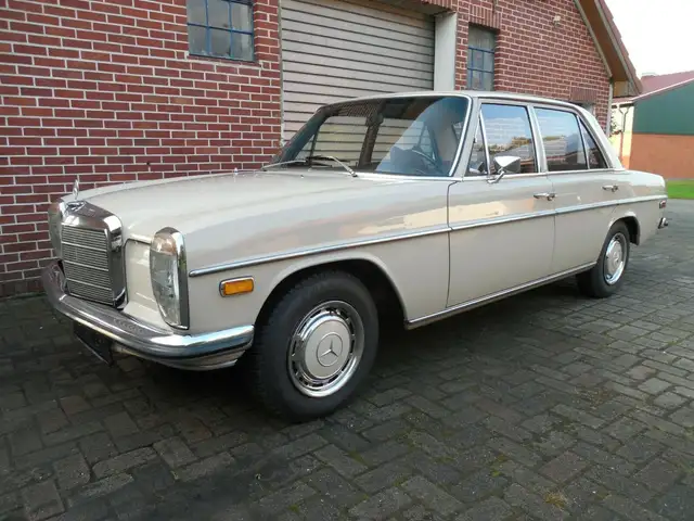 Mercedes-Benz 220 Diesel /8 -W115 - traumhafter Zustand