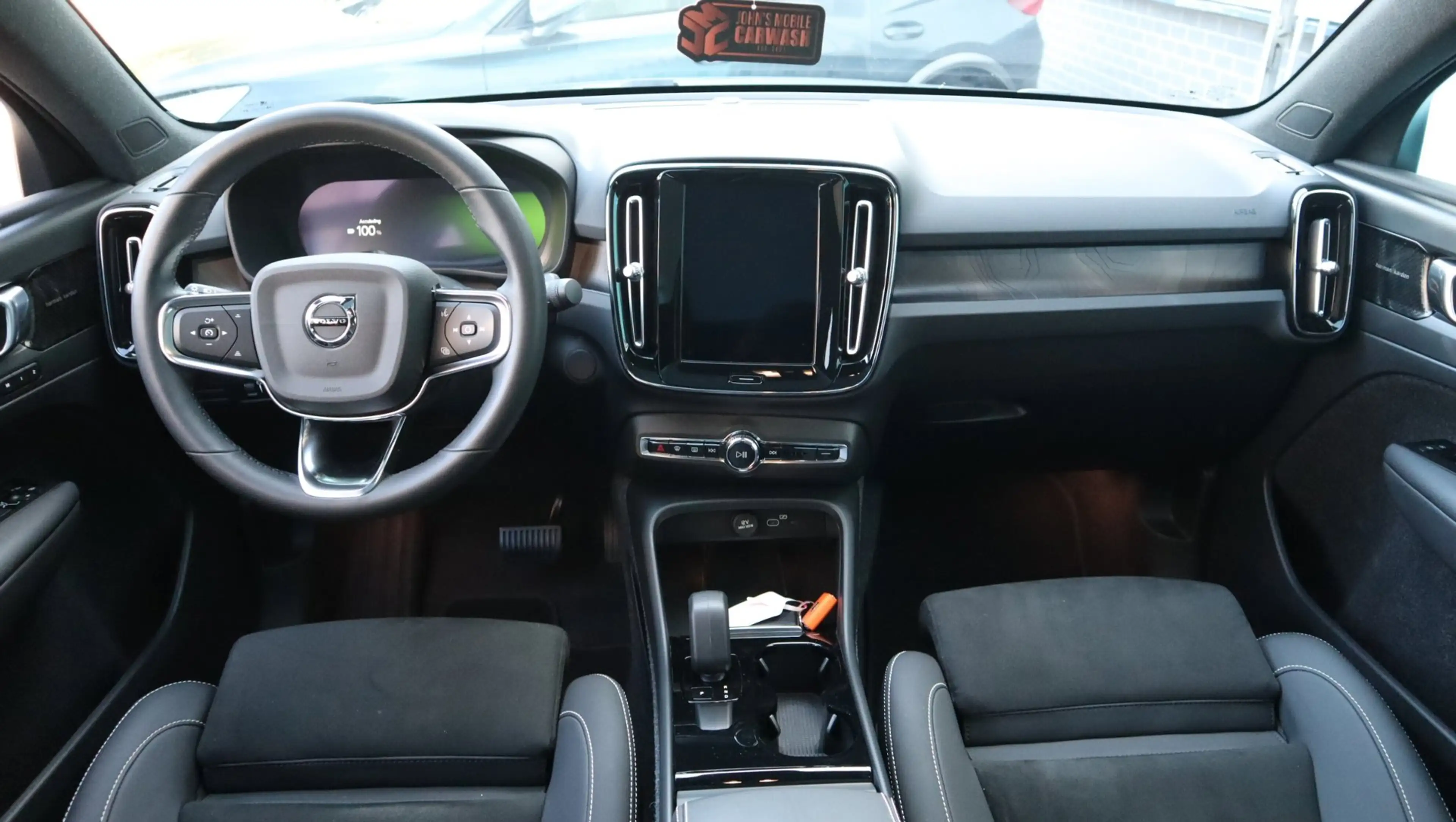Volvo C40 Recharge Twin Intro Edition 78 kWh SOH92% Pano LED — photo 13