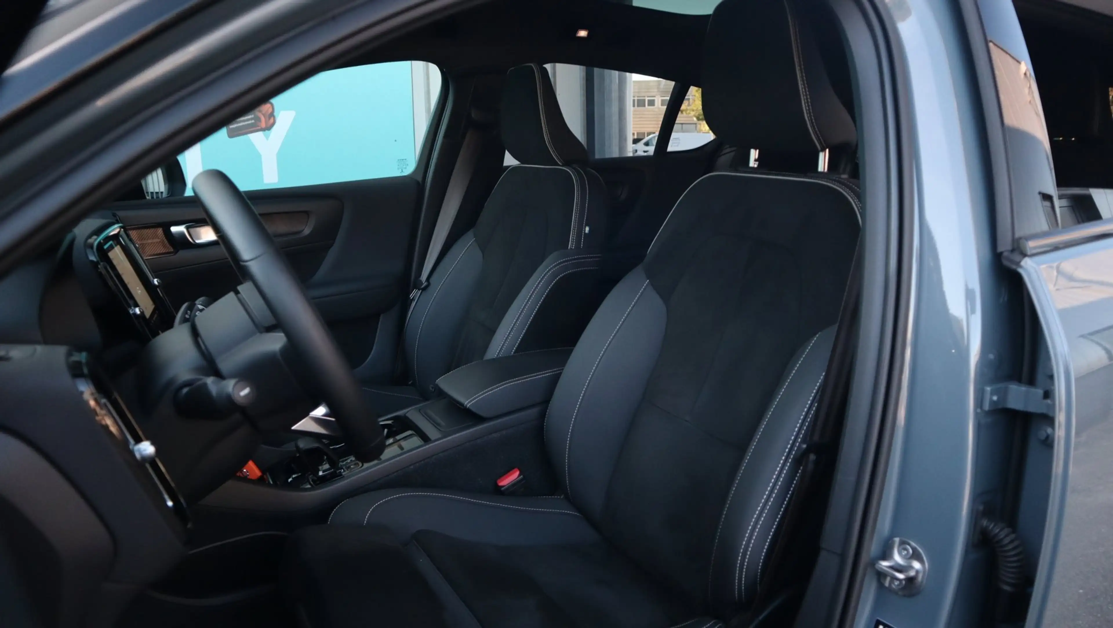 Volvo C40 Recharge Twin Intro Edition 78 kWh SOH92% Pano LED — photo 9