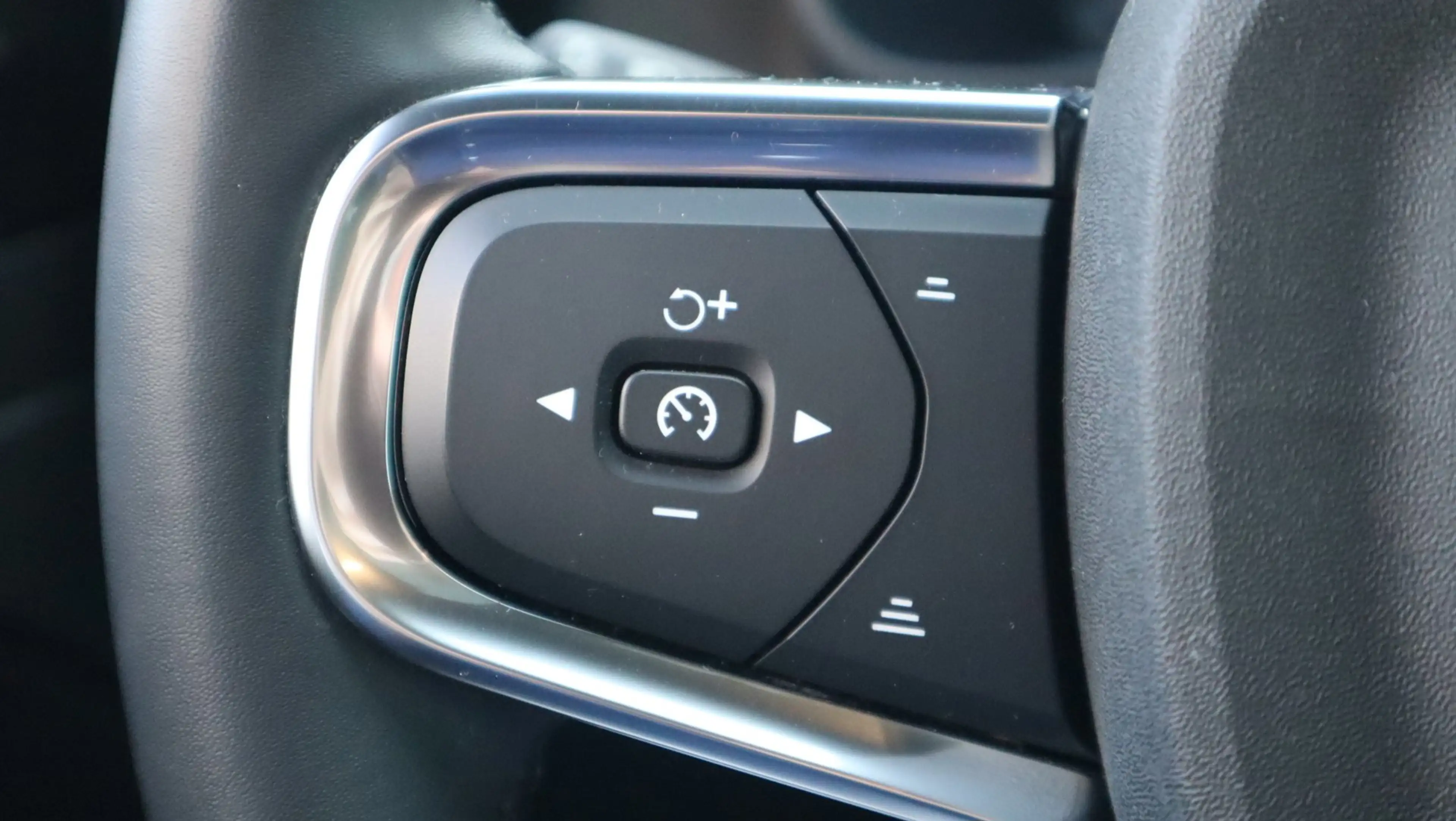 Volvo C40 Recharge Twin Intro Edition 78 kWh SOH92% Pano LED — photo 21