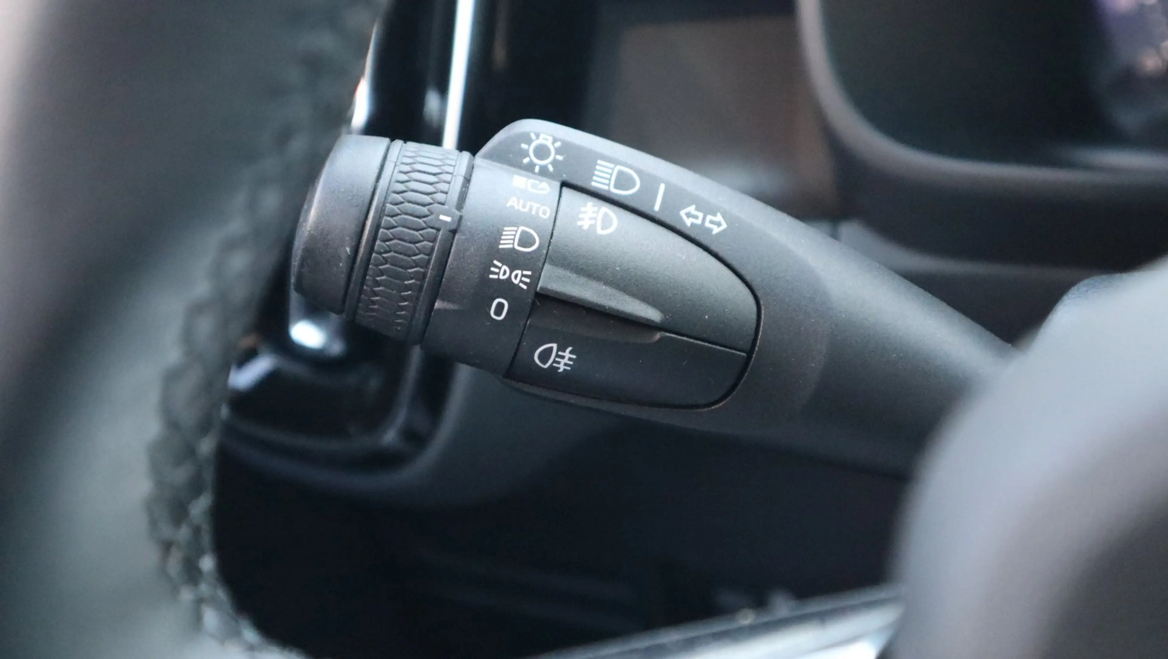 Volvo C40 Recharge Twin Intro Edition 78 kWh SOH92% Pano LED — photo 24