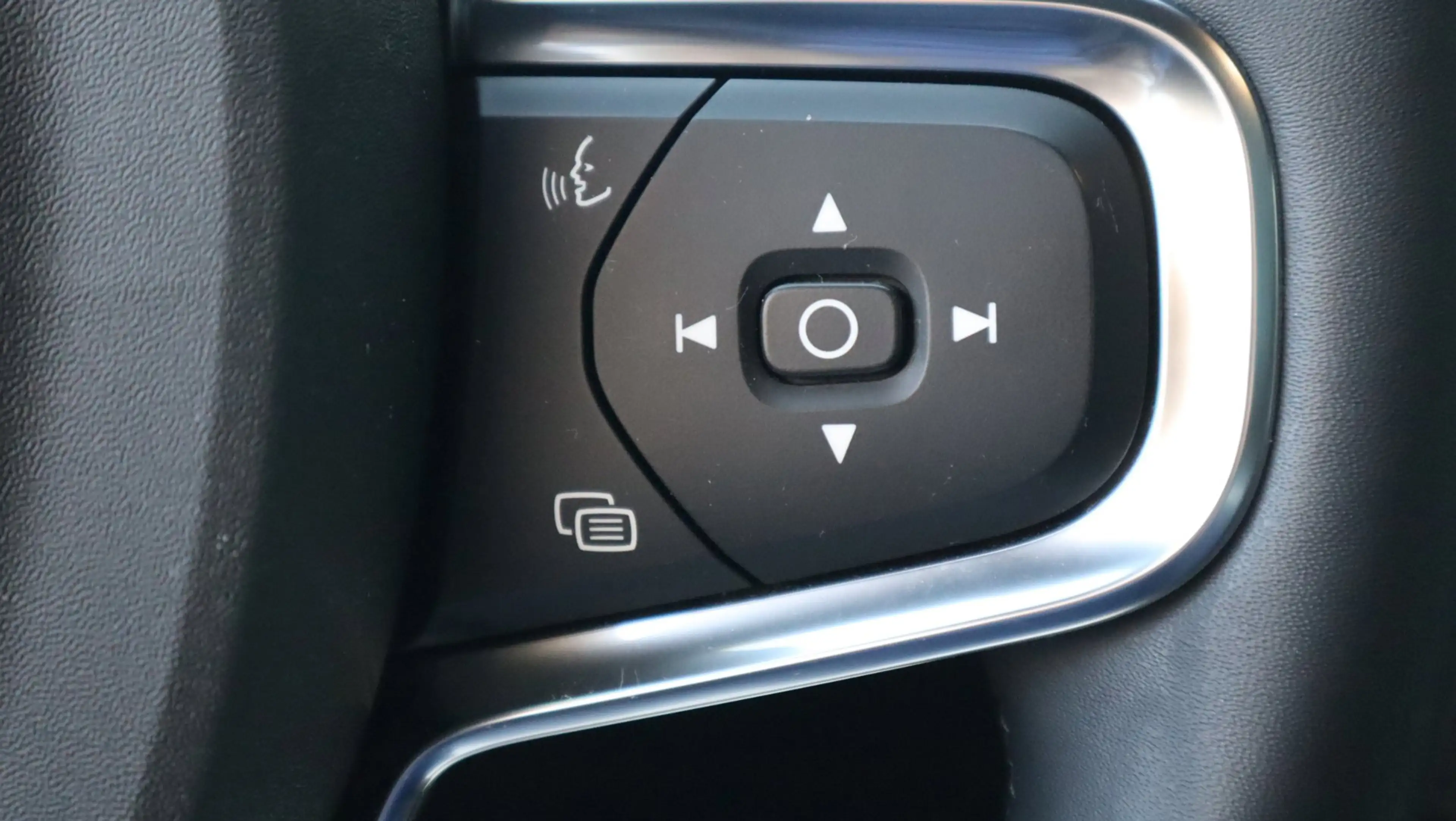 Volvo C40 Recharge Twin Intro Edition 78 kWh SOH92% Pano LED — photo 22