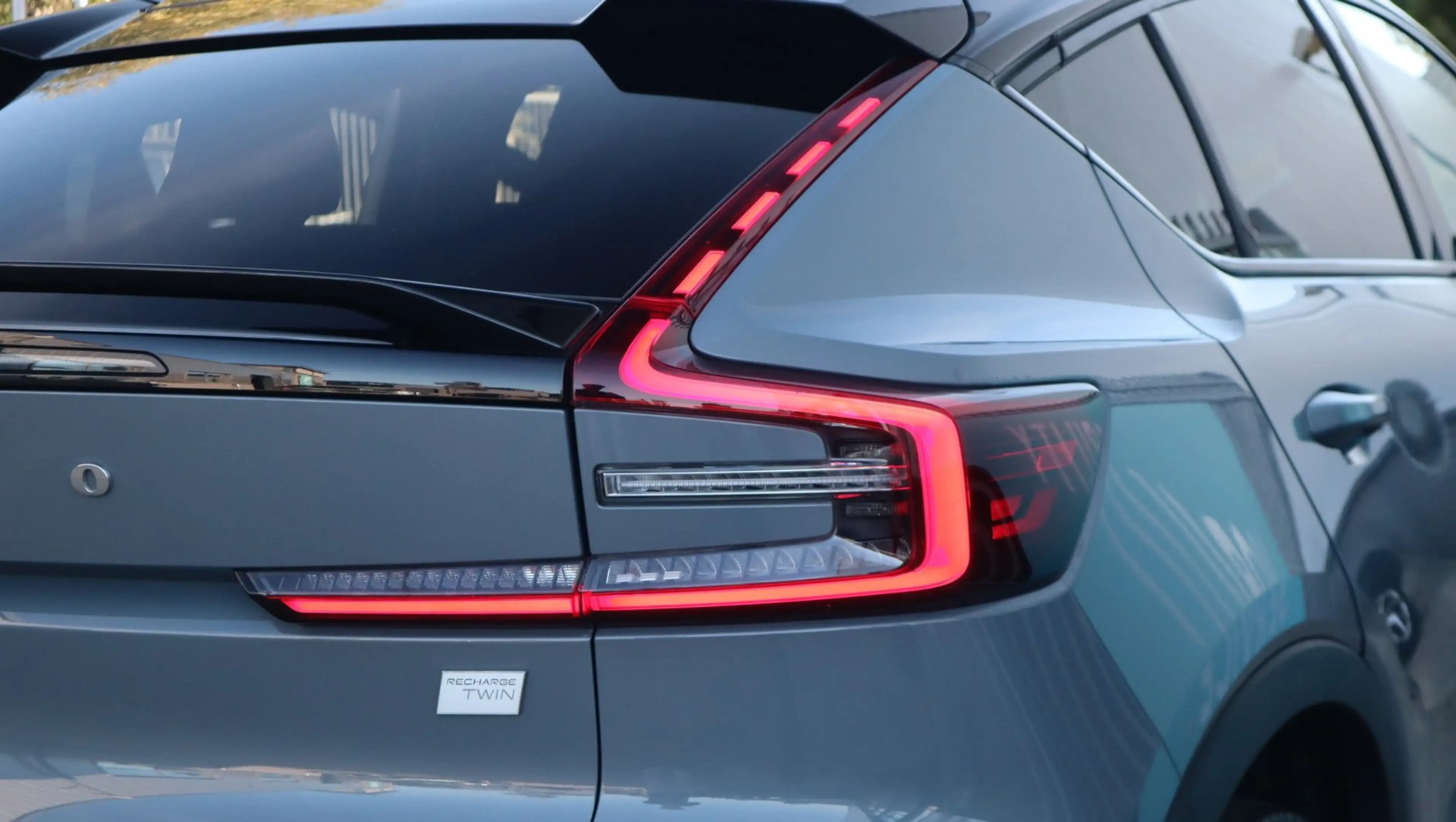 Volvo C40 Recharge Twin Intro Edition 78 kWh SOH92% Pano LED — photo 18