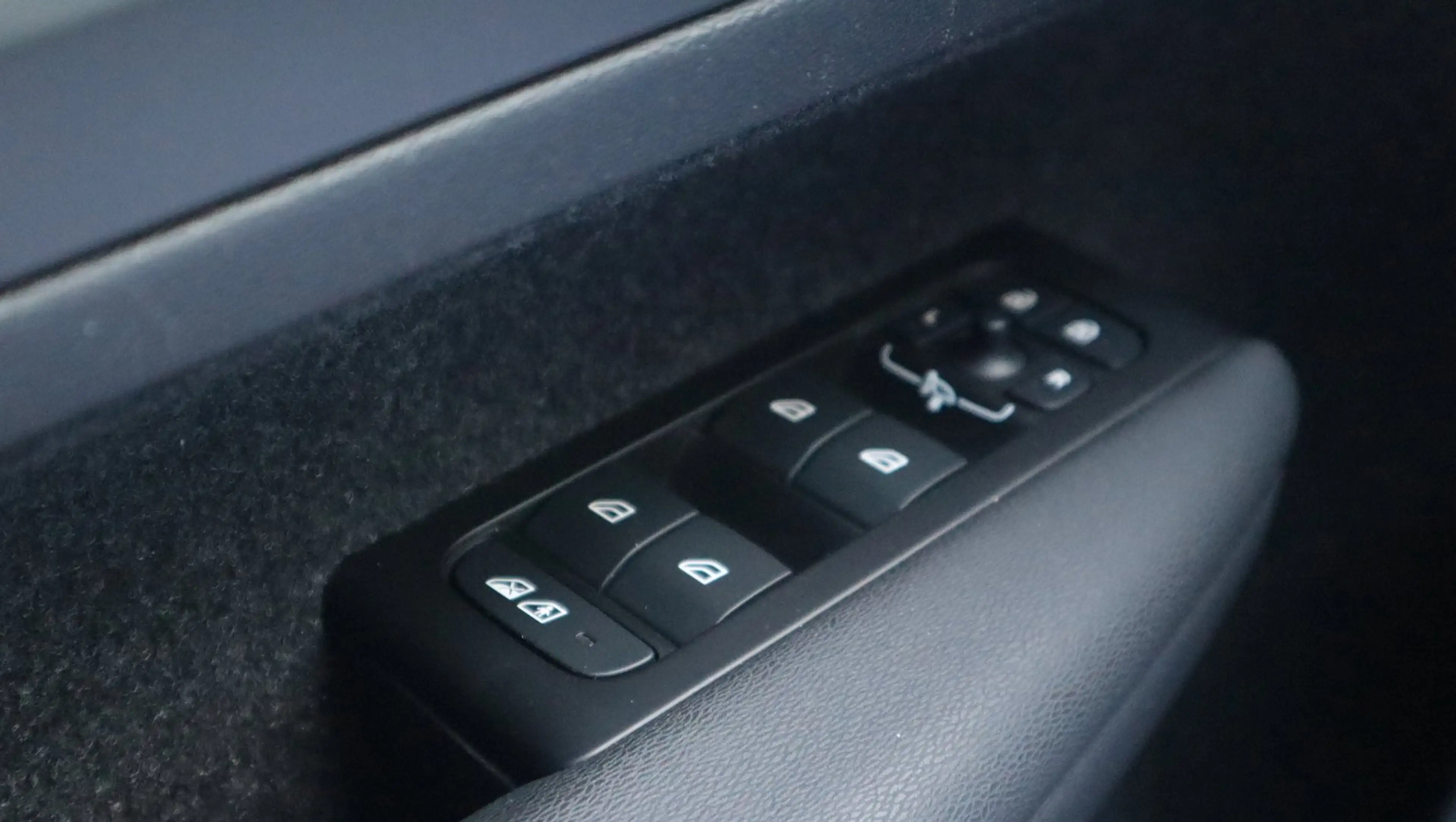 Volvo C40 Recharge Twin Intro Edition 78 kWh SOH92% Pano LED — photo 23