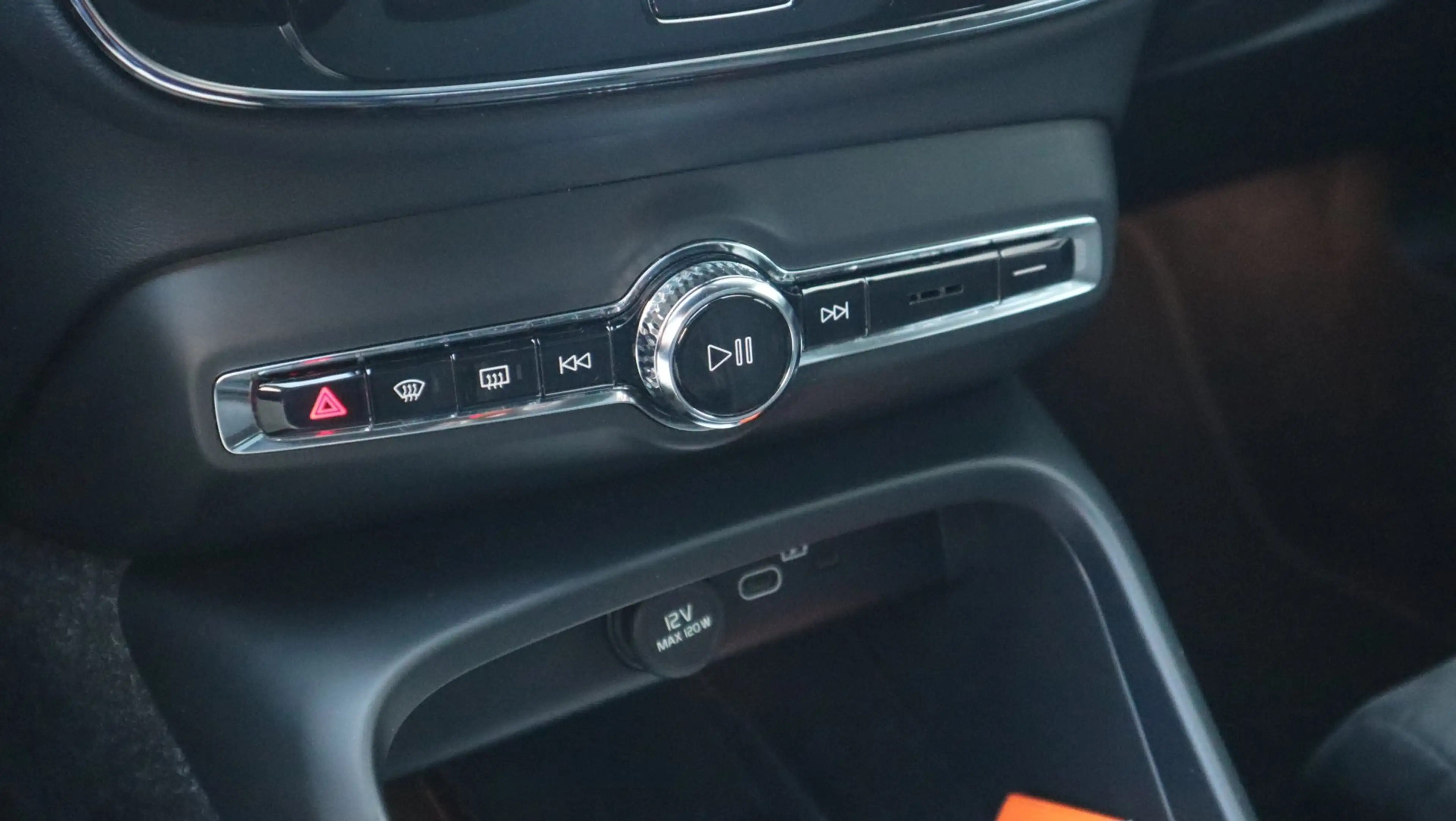 Volvo C40 Recharge Twin Intro Edition 78 kWh SOH92% Pano LED — photo 20