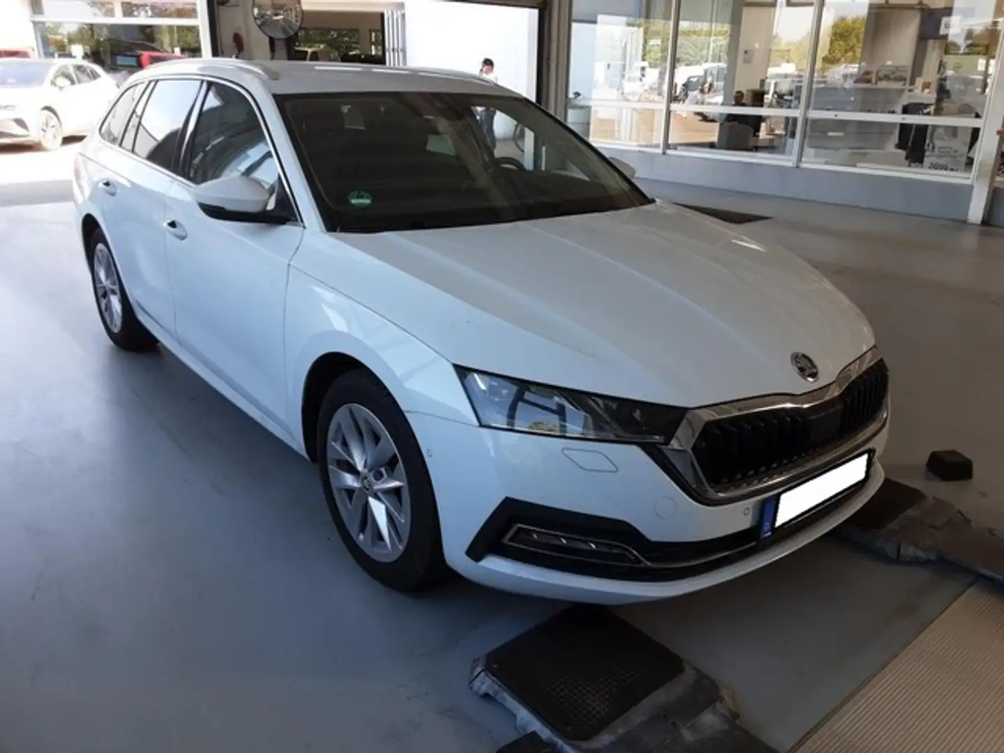Skoda Octavia Combi 1.5TSI First Edition Weiß - 2