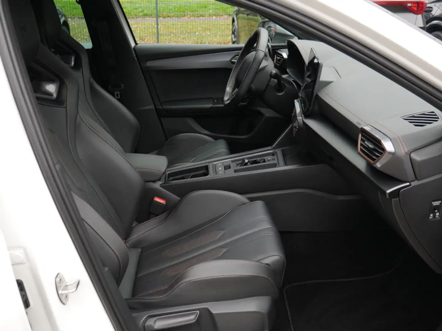 CUPRA Leon 2.0 TSI VZ LEDER DCC NAVI ACC LED COPPER Weiß - 2