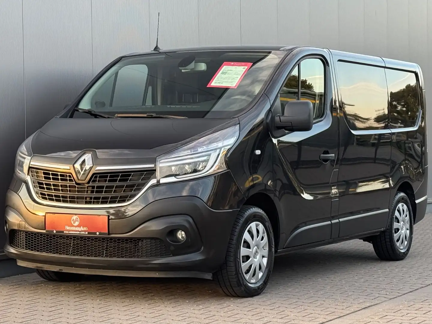 Renault Trafic Kasten L1H1 3,0t Komfort LED PDC Kamera Schwarz - 1