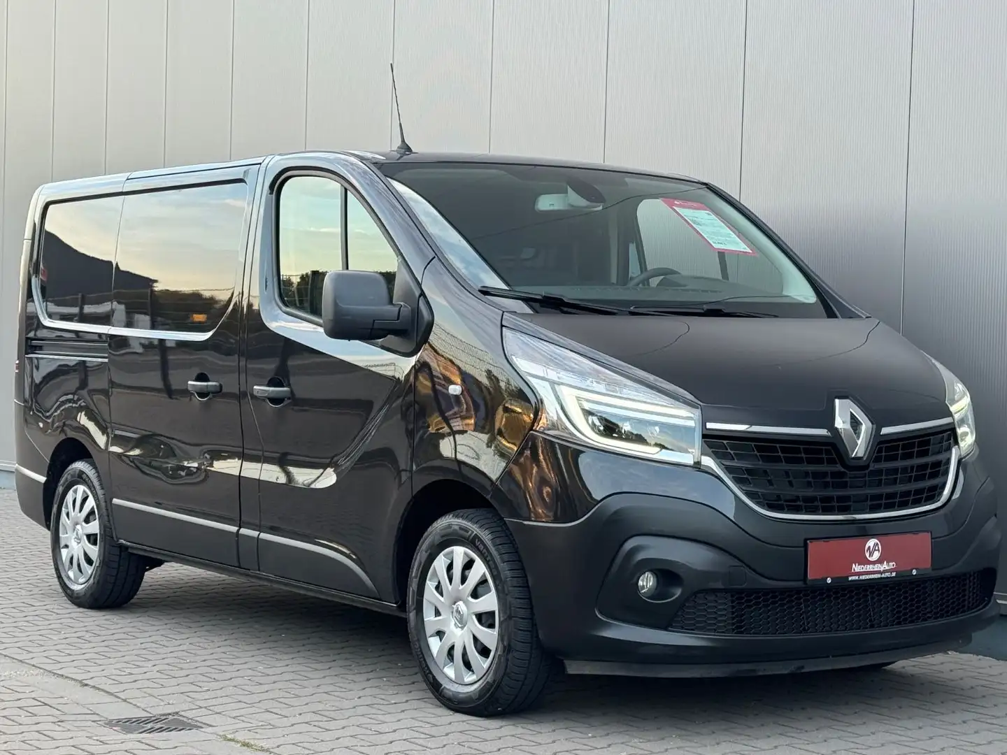 Renault Trafic Kasten L1H1 3,0t Komfort LED PDC Kamera Schwarz - 2