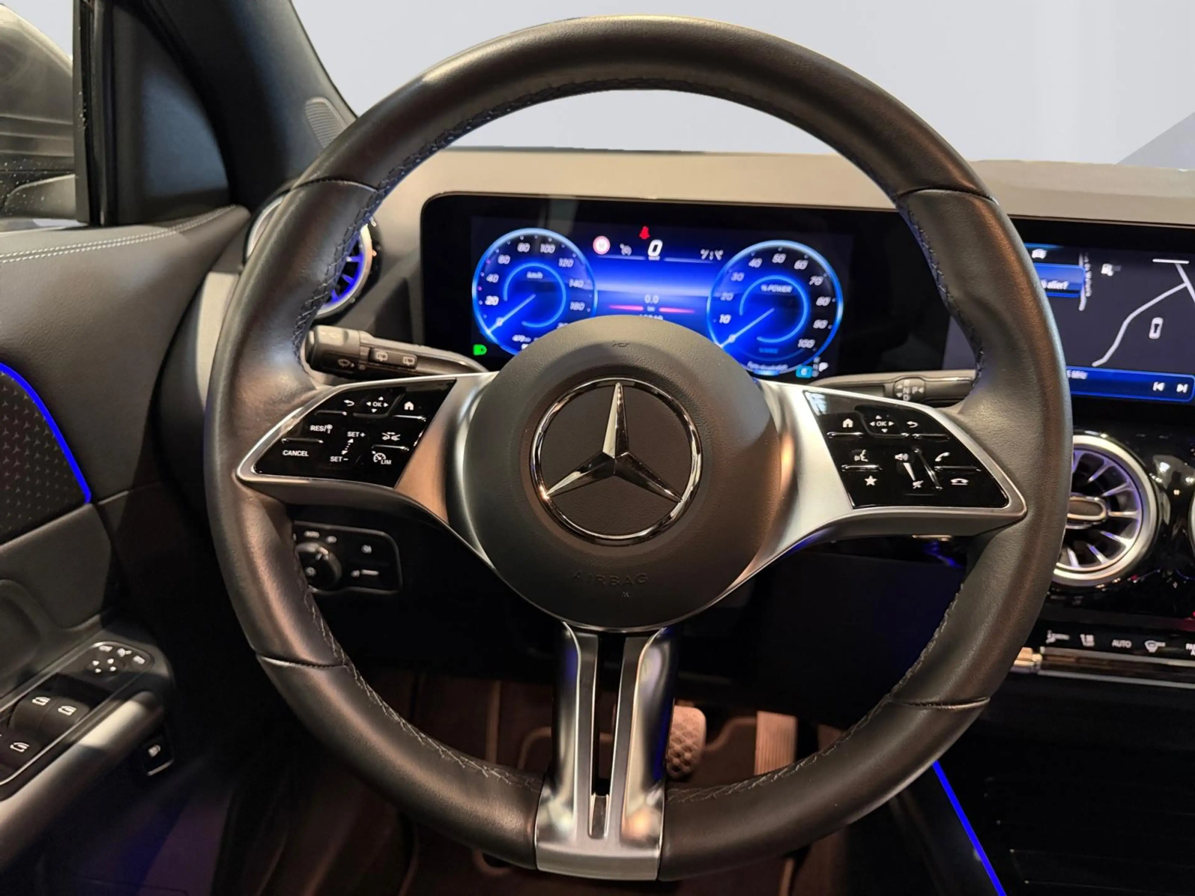 Mercedes-Benz EQA 250 250+ AMG Line — photo 13