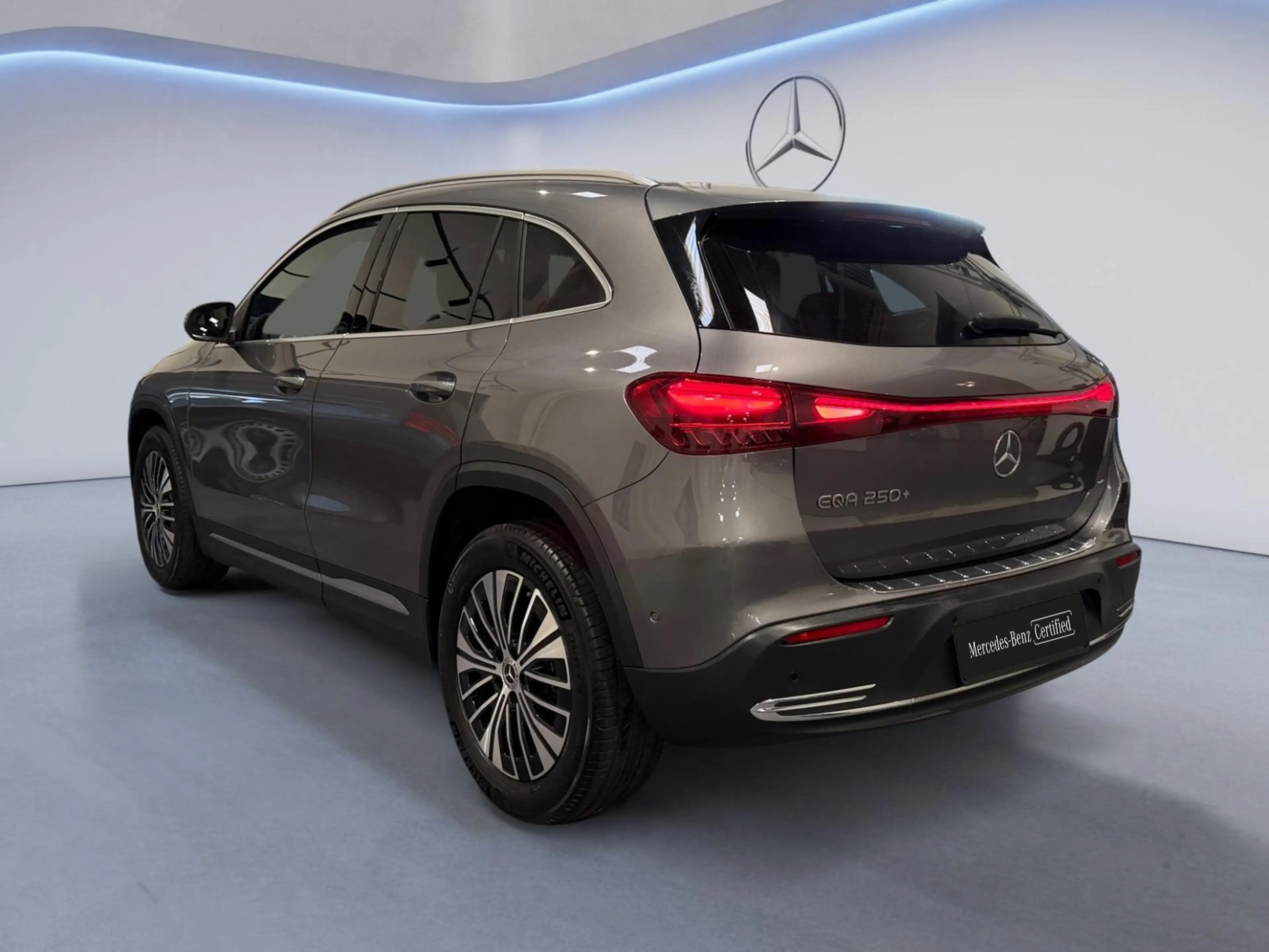 Mercedes-Benz EQA 250 250+ AMG Line — photo 3