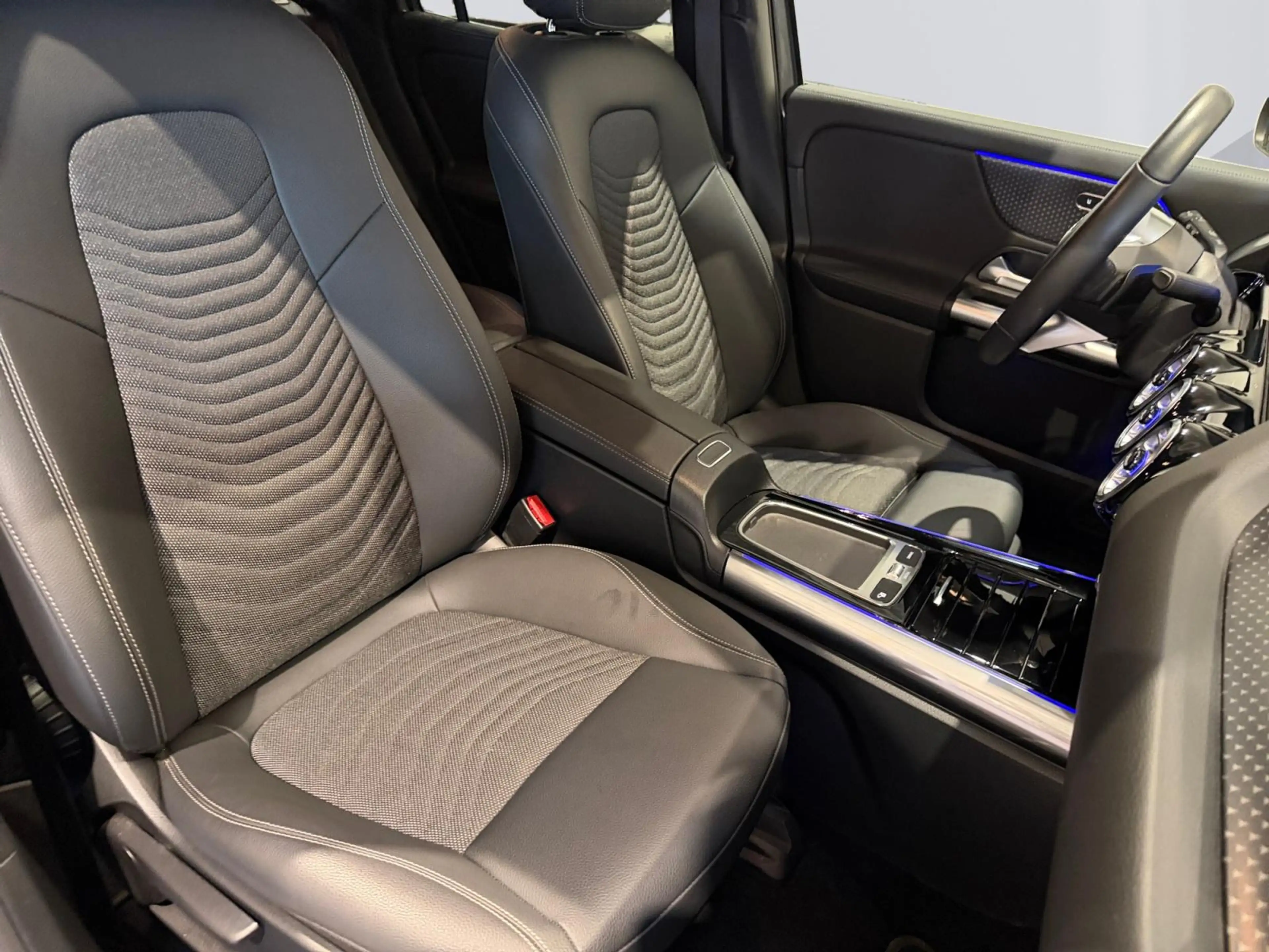 Mercedes-Benz EQA 250 250+ AMG Line — photo 15