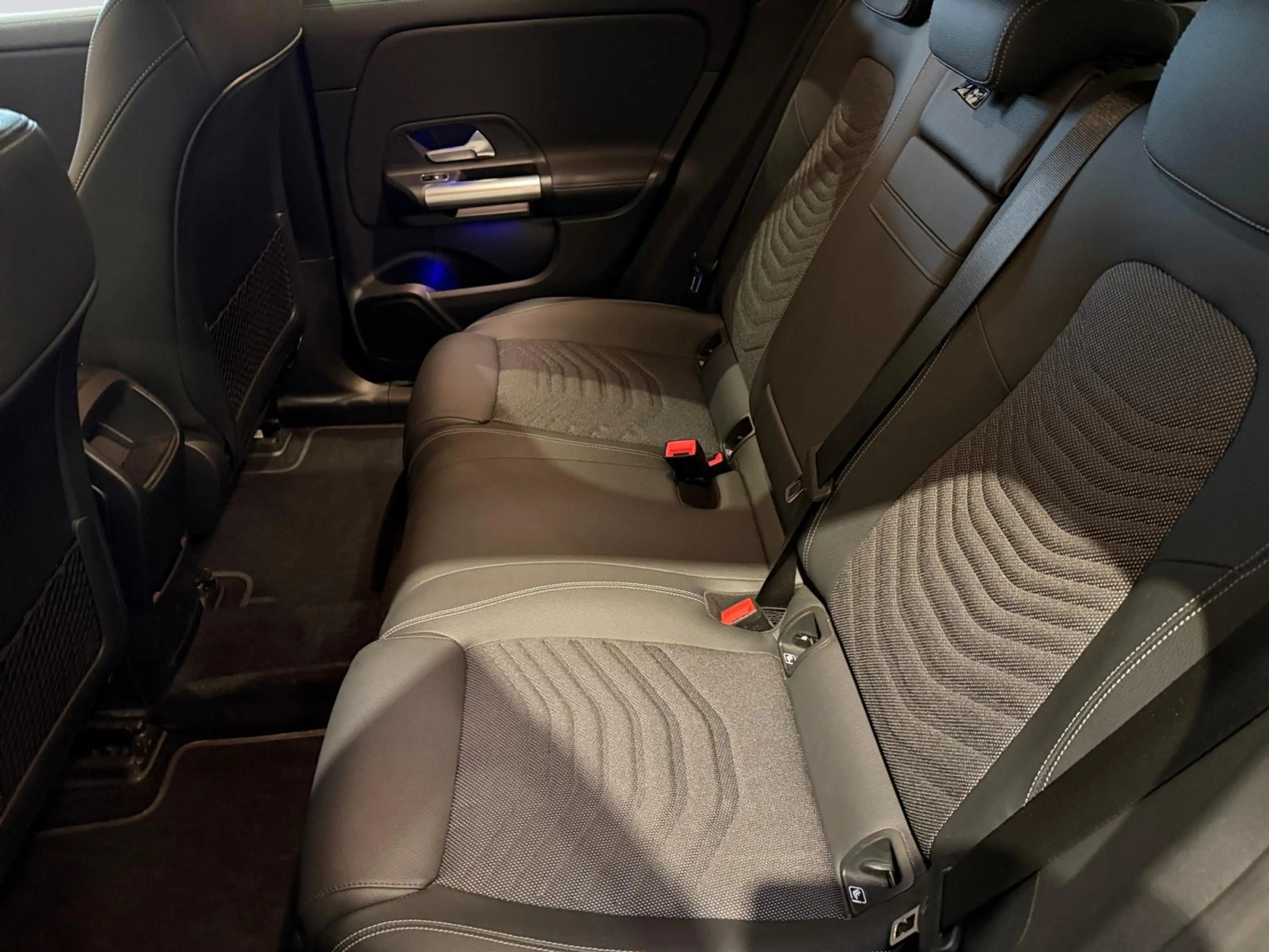 Mercedes-Benz EQA 250 250+ AMG Line — photo 14