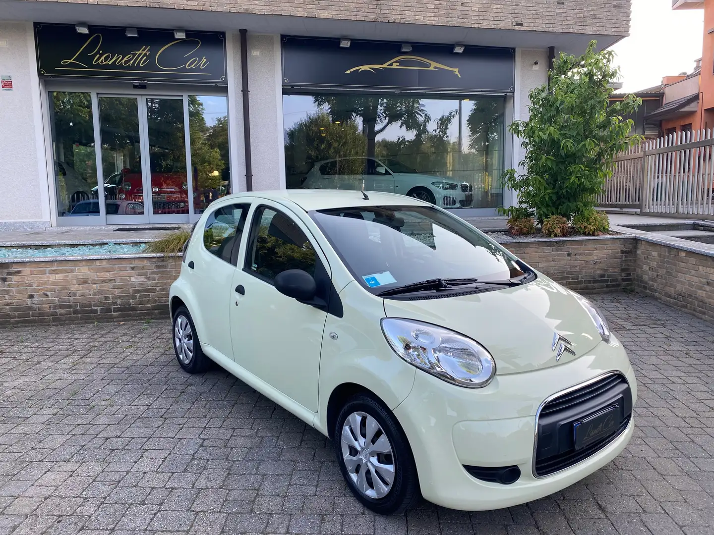 Citroen C1 C1 1.0 5 porte Jaune - 1