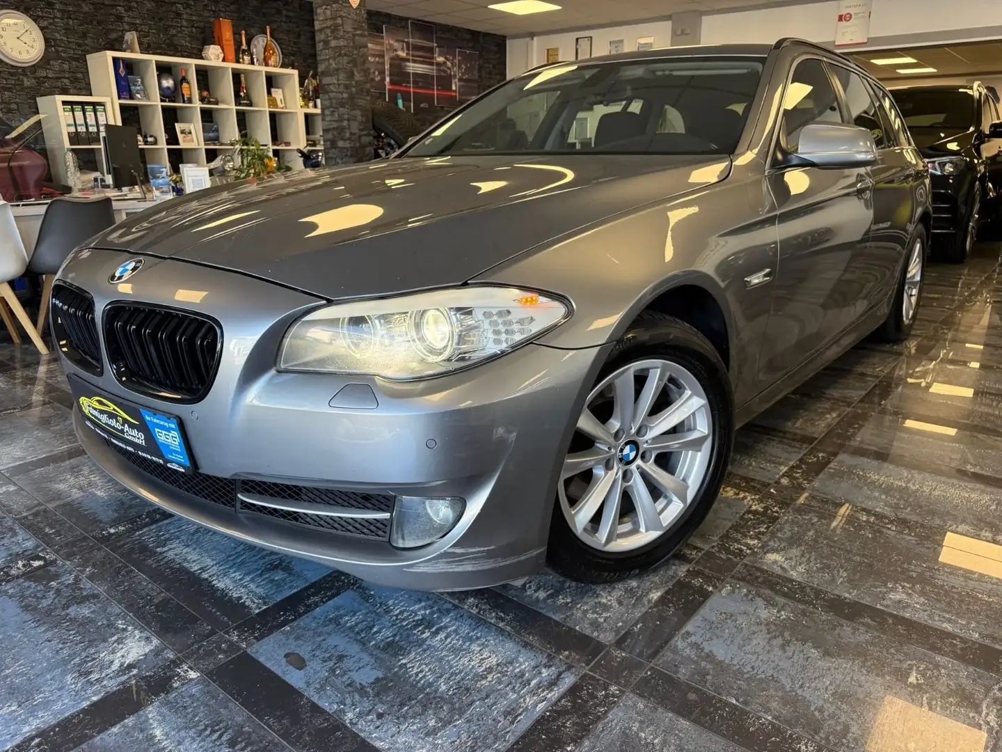 BMW 520 Baureihe 5 Touring 520 d*Navigation*Xenon Grau - 1