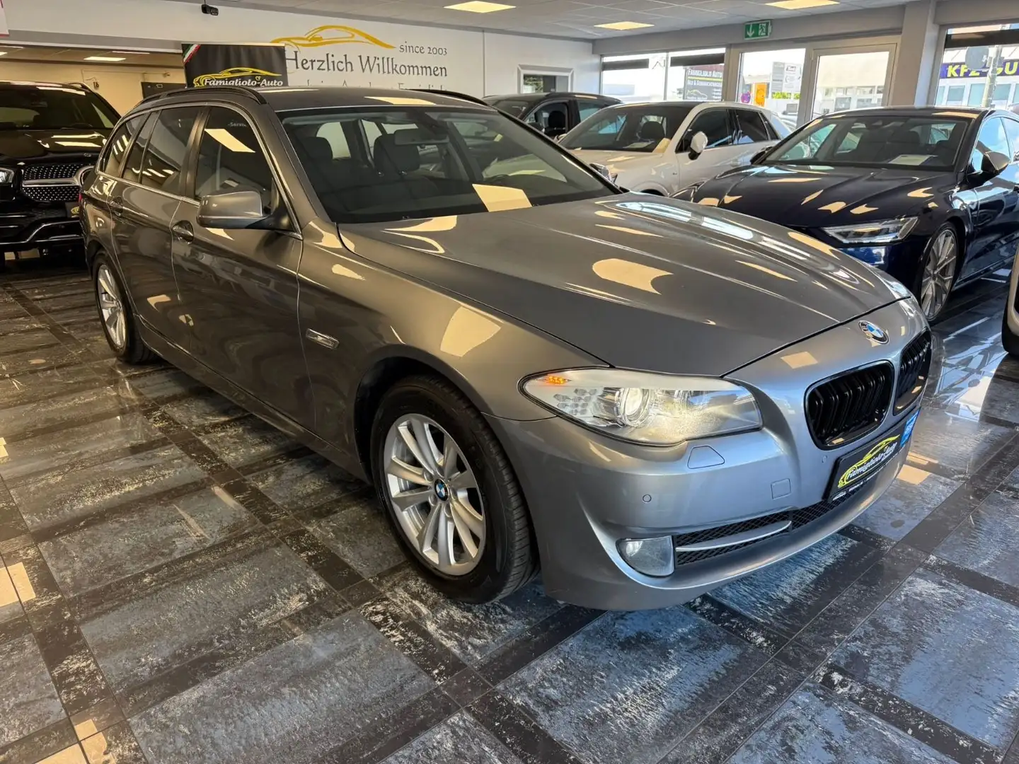 BMW 520 Baureihe 5 Touring 520 d*Navigation*Xenon Grau - 2