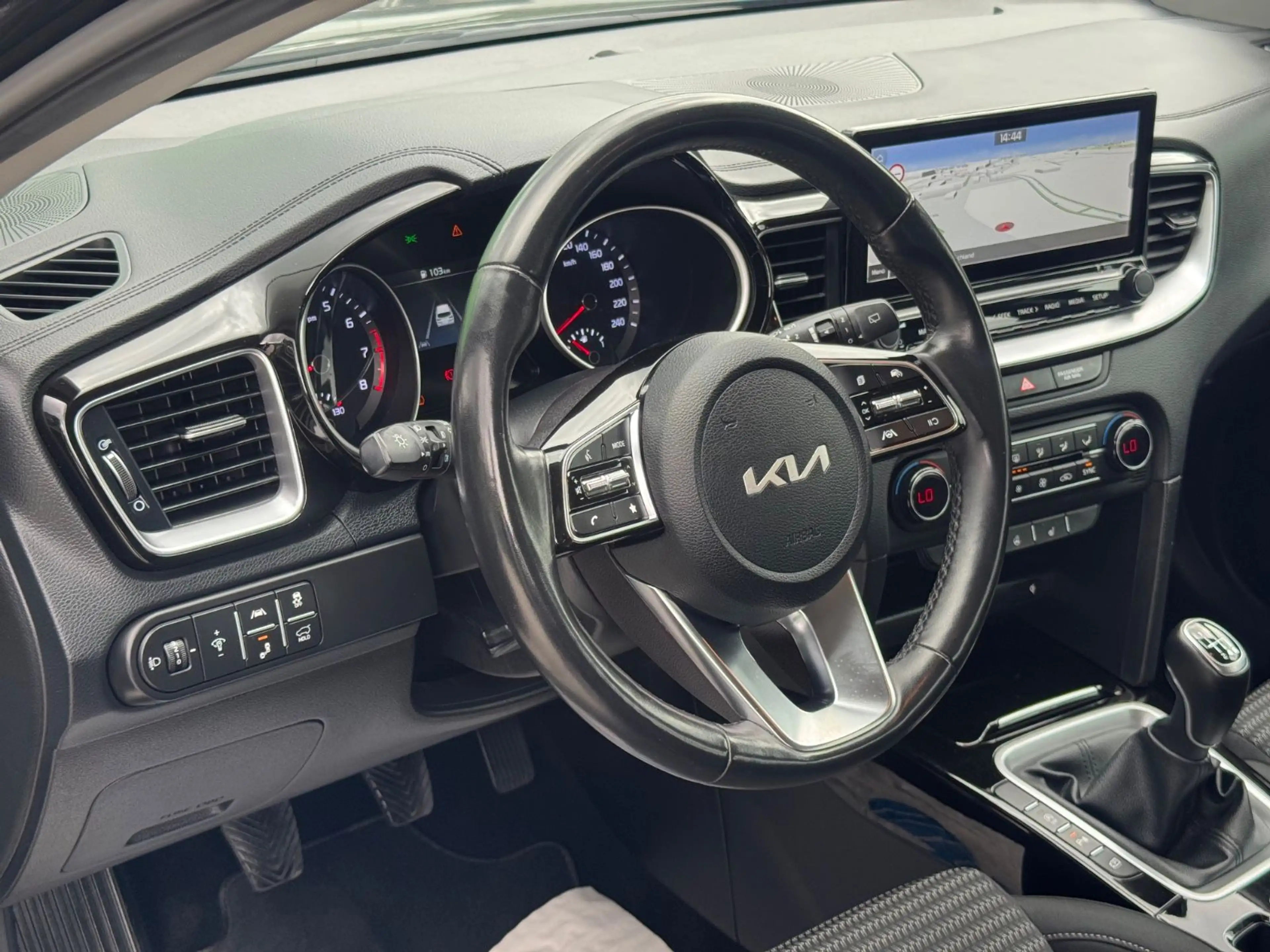 Kia Ceed SW / cee'd SW Spirit*LED*SHZ*R-KAM*AUTOPILOT — photo 12
