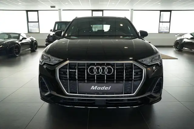 Audi Q3 view 3