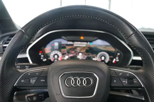 Audi Q3 view 15