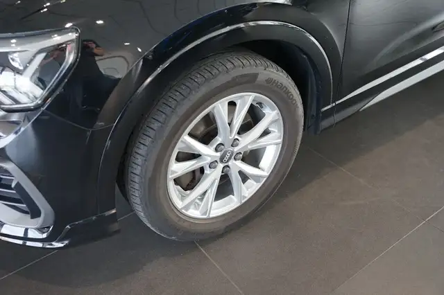 Audi Q3 view 7
