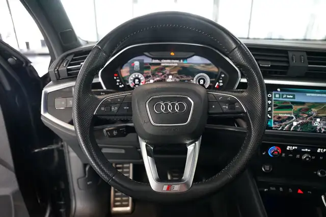 Audi Q3 view 14