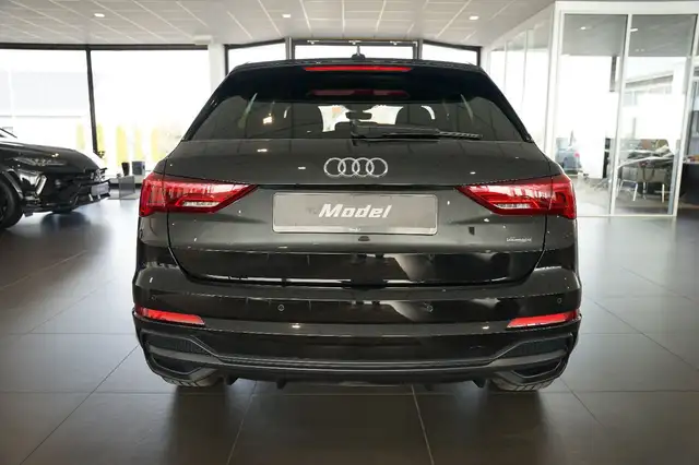 Audi Q3 view 5