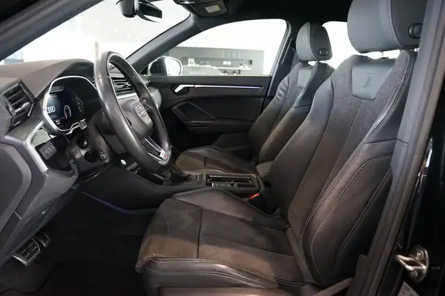 Audi Q3 view 8