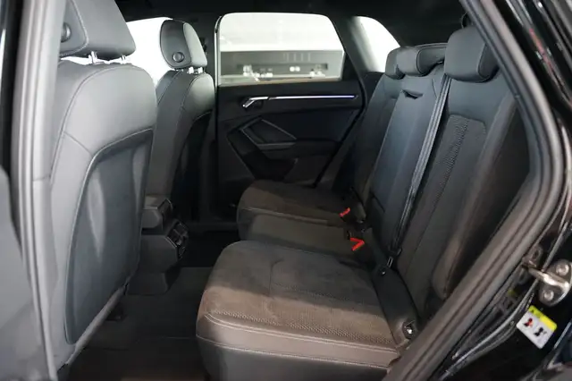 Audi Q3 view 10