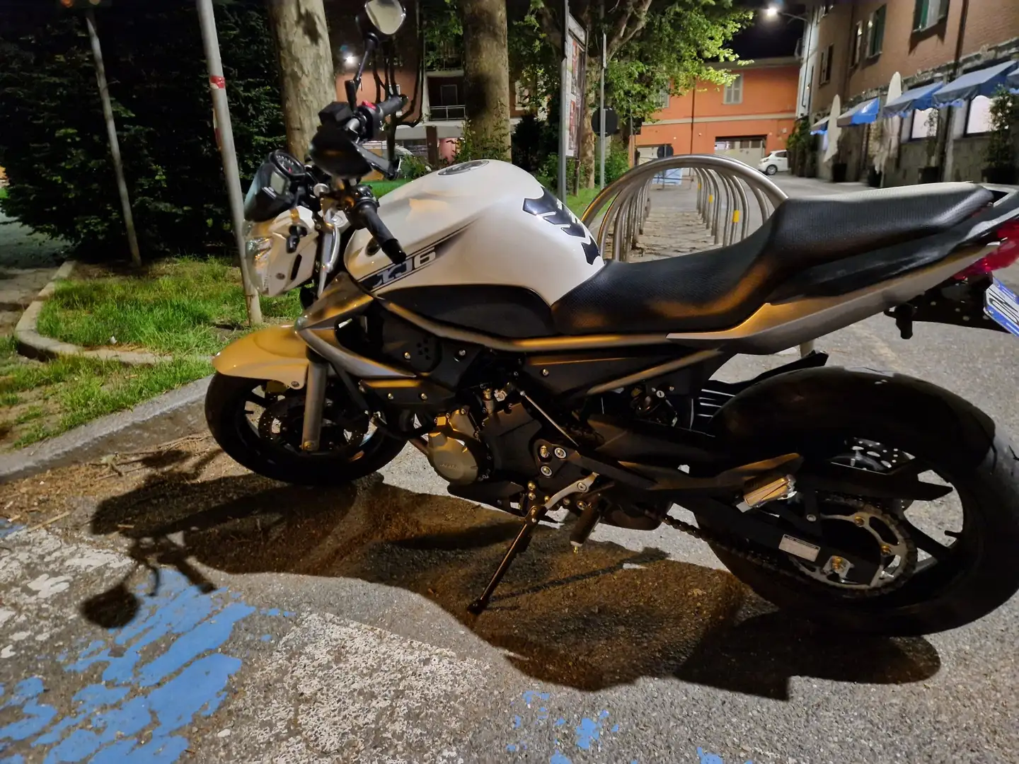 Yamaha XJ 6 naked Blanc - 1