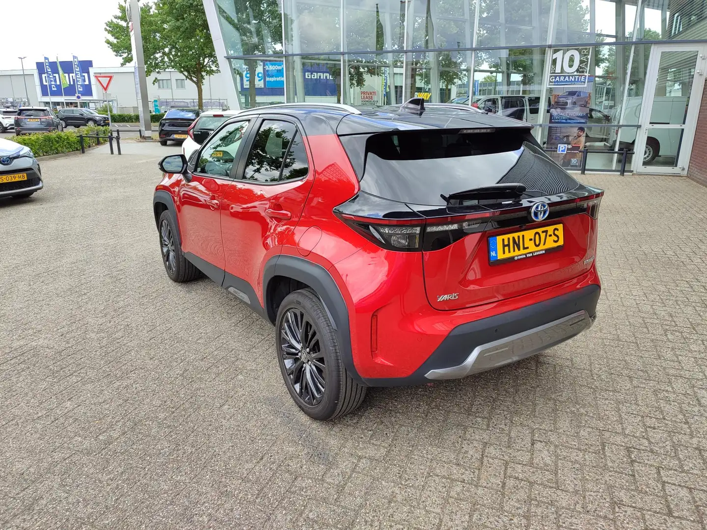 Toyota Yaris Cross 1.5 HYBRID ADVENTURE HEAD-UP STOEL/STUURVERW. EL-A Rood - 2