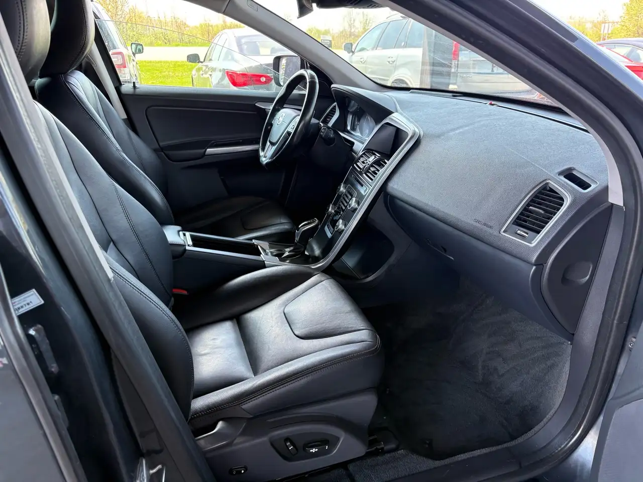 Volvo XC60 снимка Volvo XC60