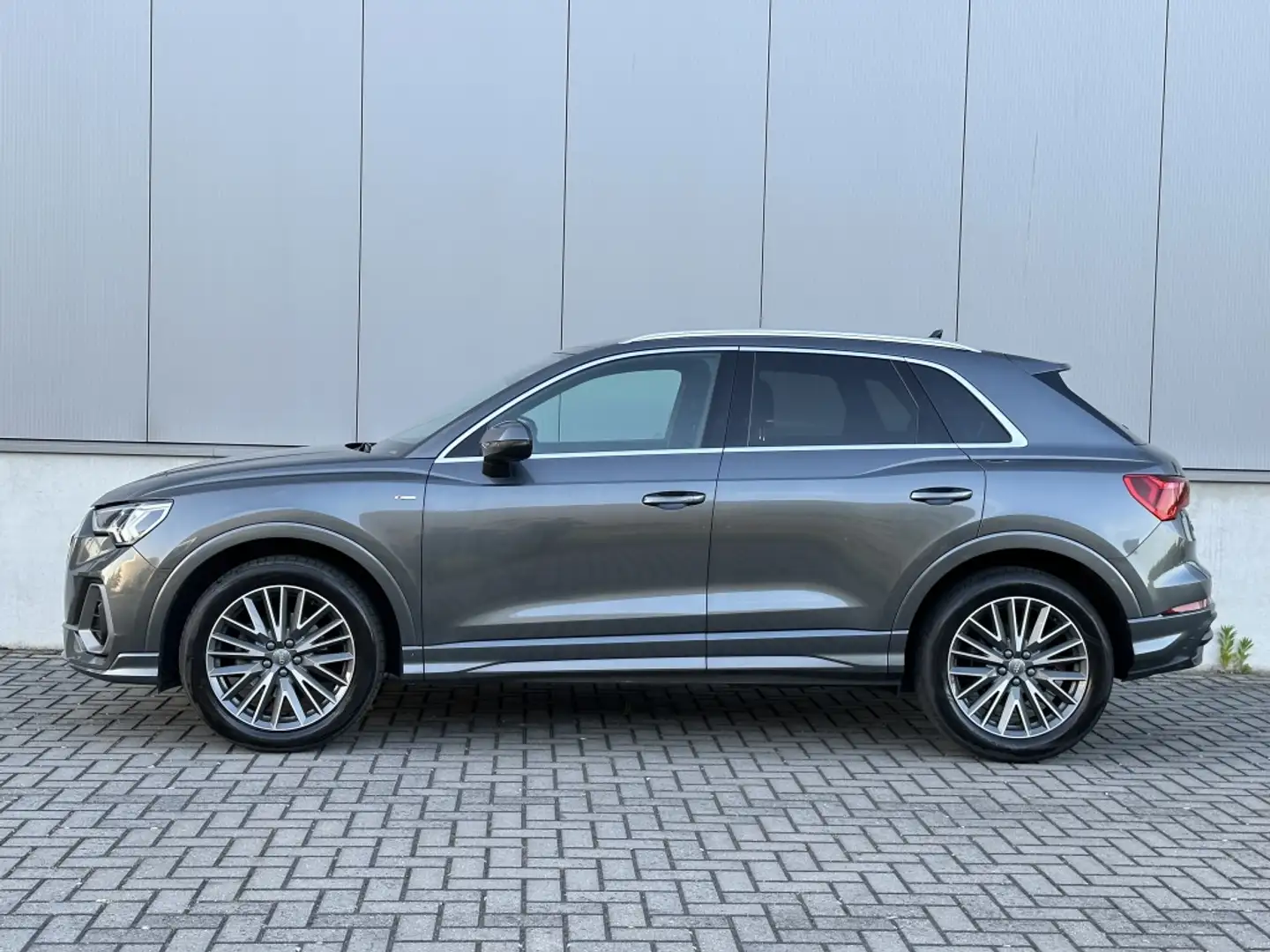 Audi Q3 35 TFSI S Line 10-2019 NAVI CLIMATE PDC ELEK PAKKE Grijs - 2