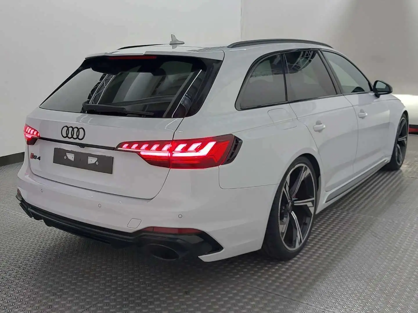 Audi RS4 2.9 TFSI q. MATRIX ACC VIRTUAL B&O RS-ABGAS Weiß - 2