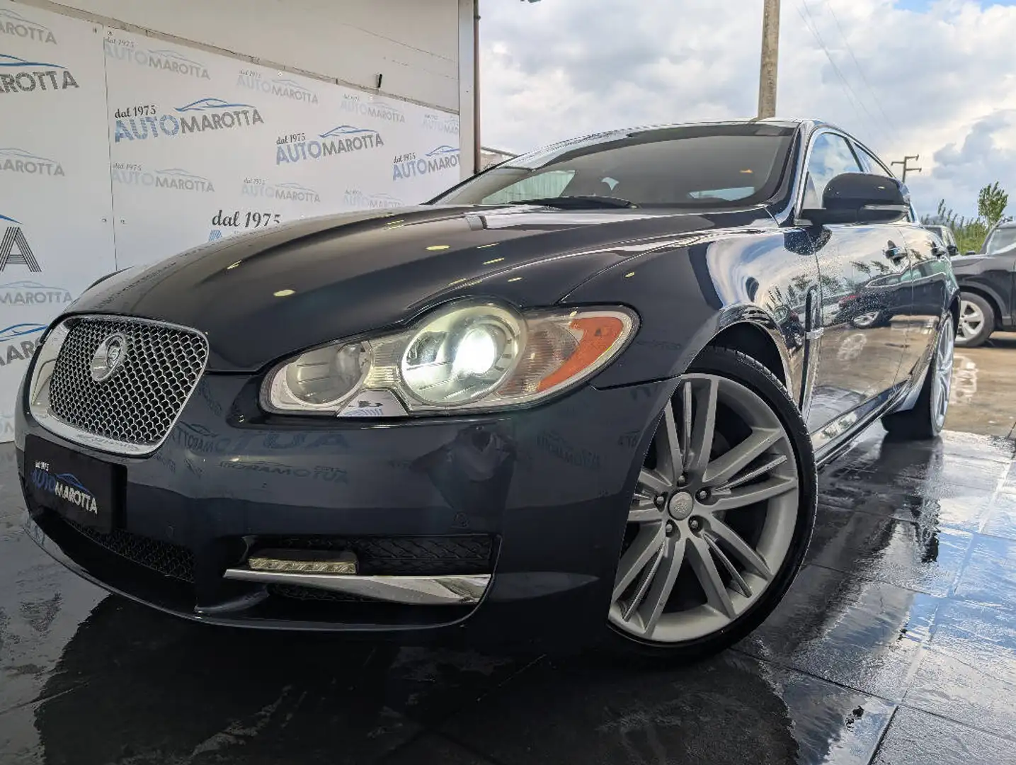 Jaguar XF 2.7d Luxury auto UNI-PROPRIETARIO! Bleu - 2