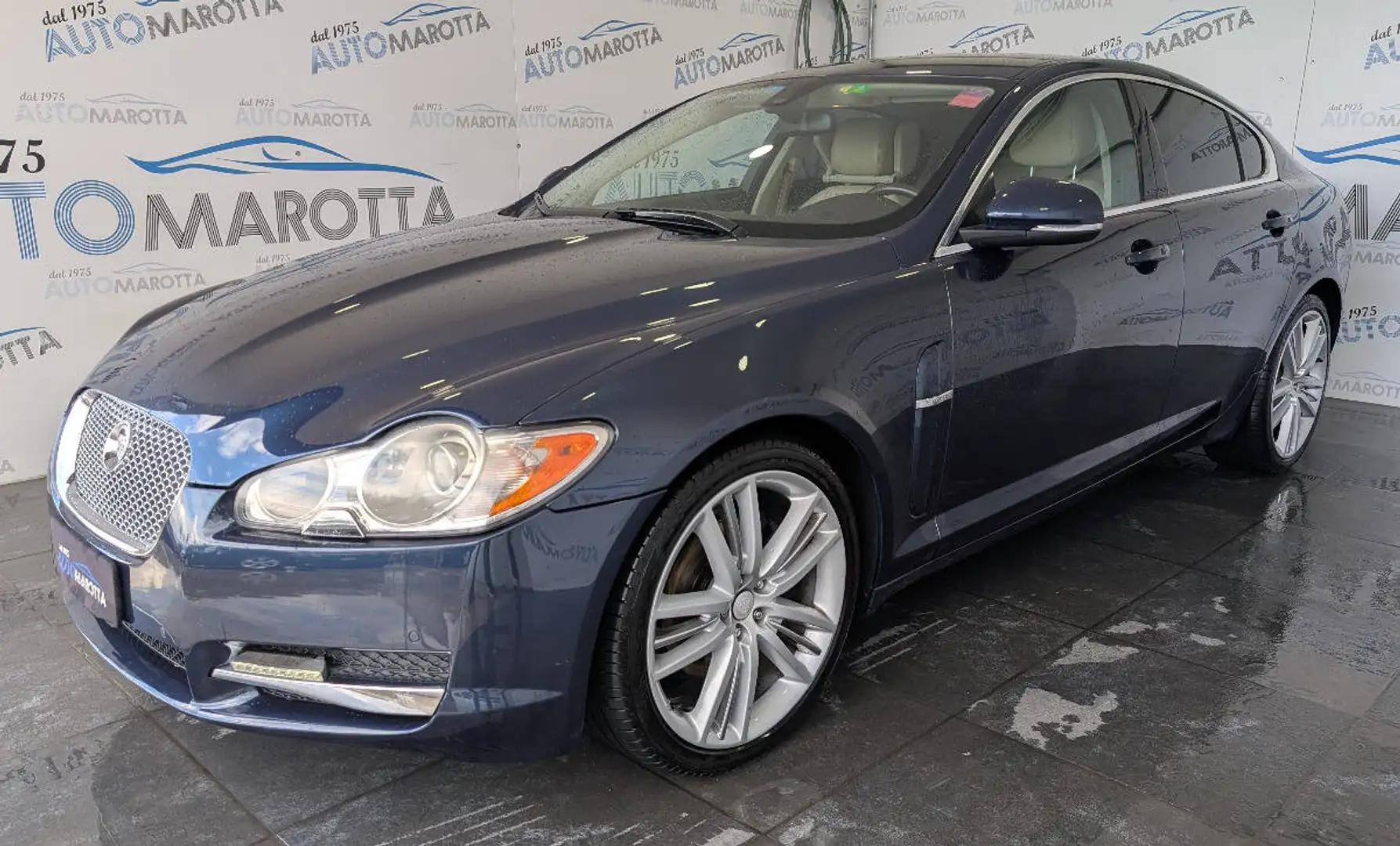 Jaguar XF 2.7d Luxury auto UNI-PROPRIETARIO! Bleu - 1