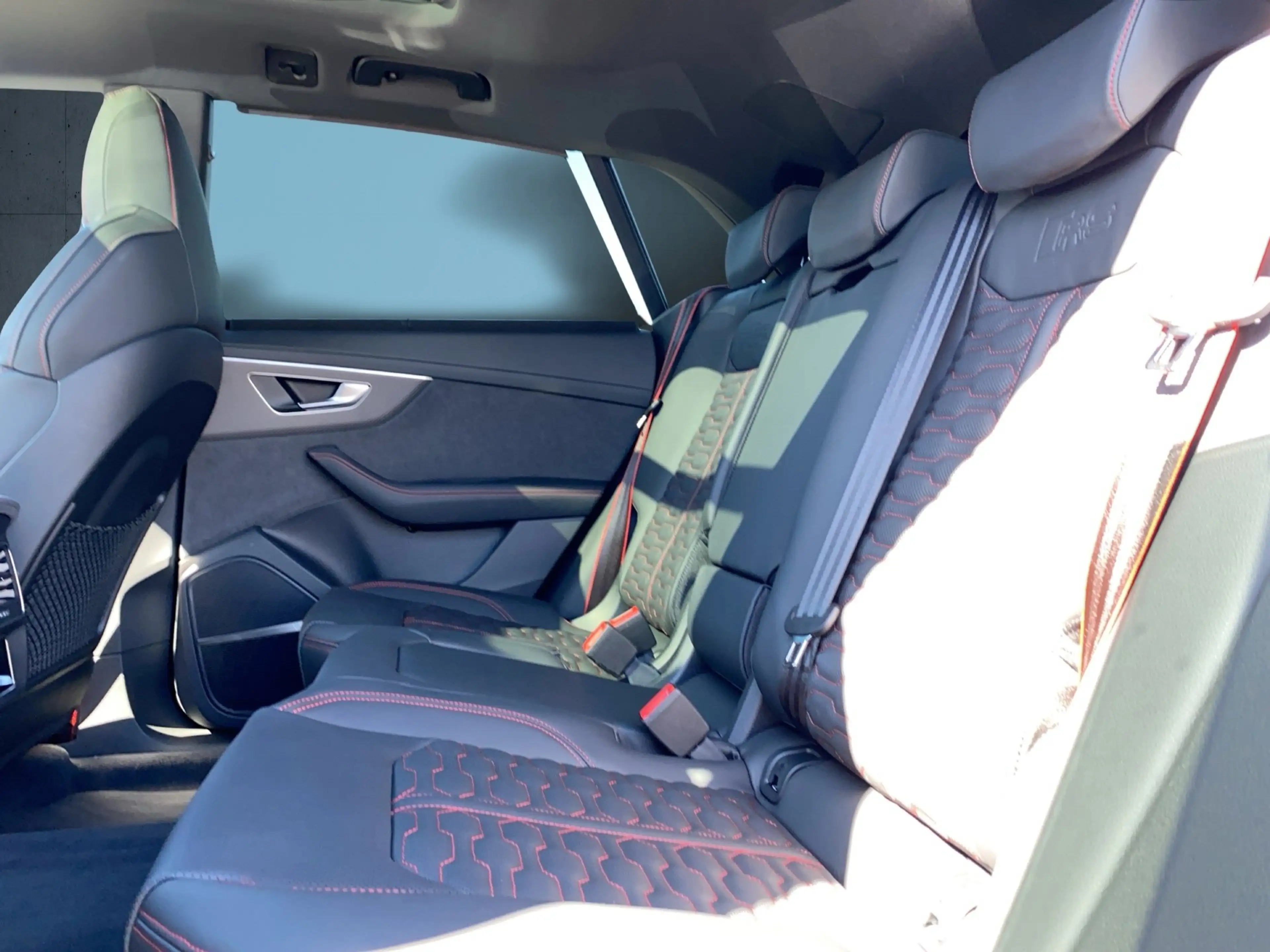 Audi RS Q8 SUV performance tiptr. Vmax305 23 PANO HUD — photo 12