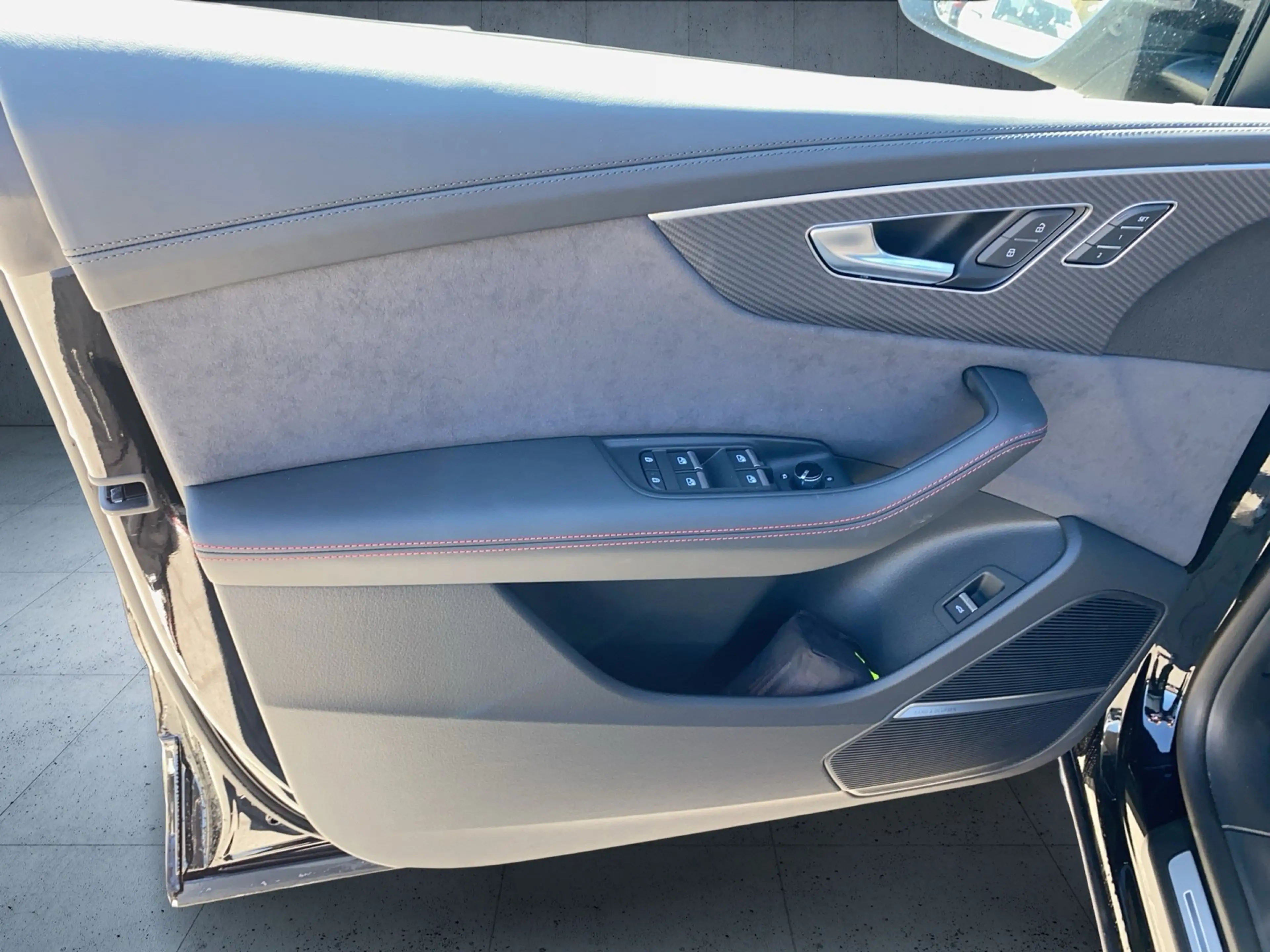 Audi RS Q8 SUV performance tiptr. Vmax305 23 PANO HUD — photo 9