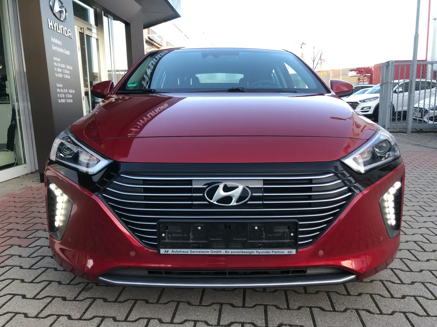 Hyundai IONIQ ***Premium Ausstattung Hybrid*** Červená - 2