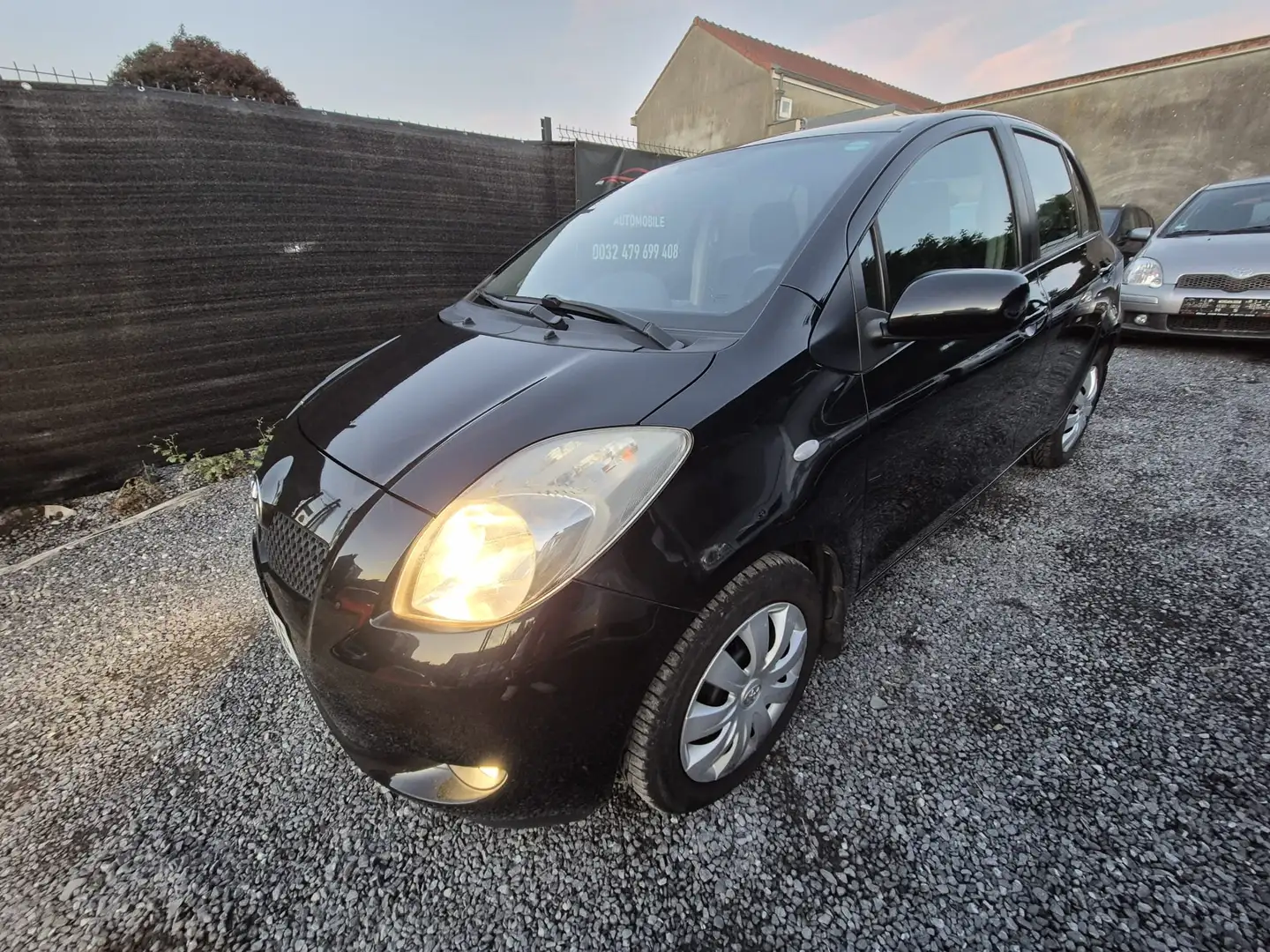 Toyota Yaris 1.3 prêt à immatriculé Zwart - 1