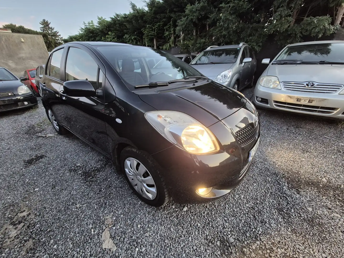 Toyota Yaris 1.3 prêt à immatriculé Zwart - 2