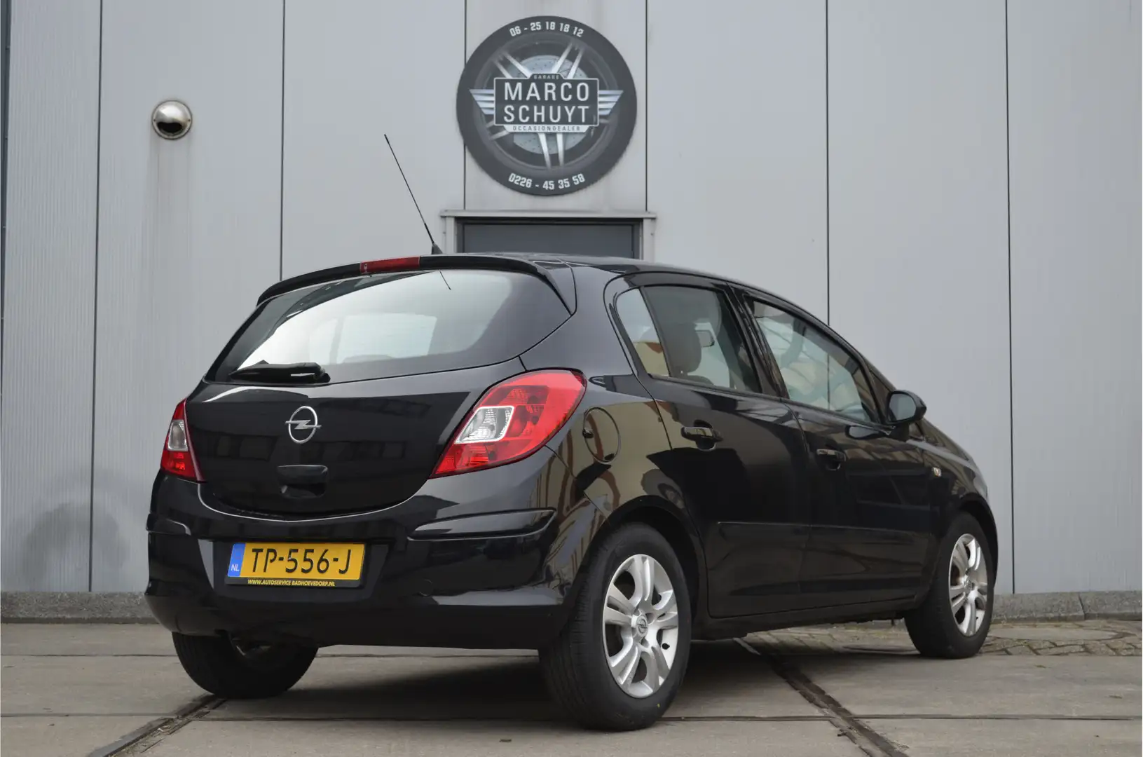 Opel Corsa 1.2-16V Enjoy blanke lak schade op dak Noir - 2