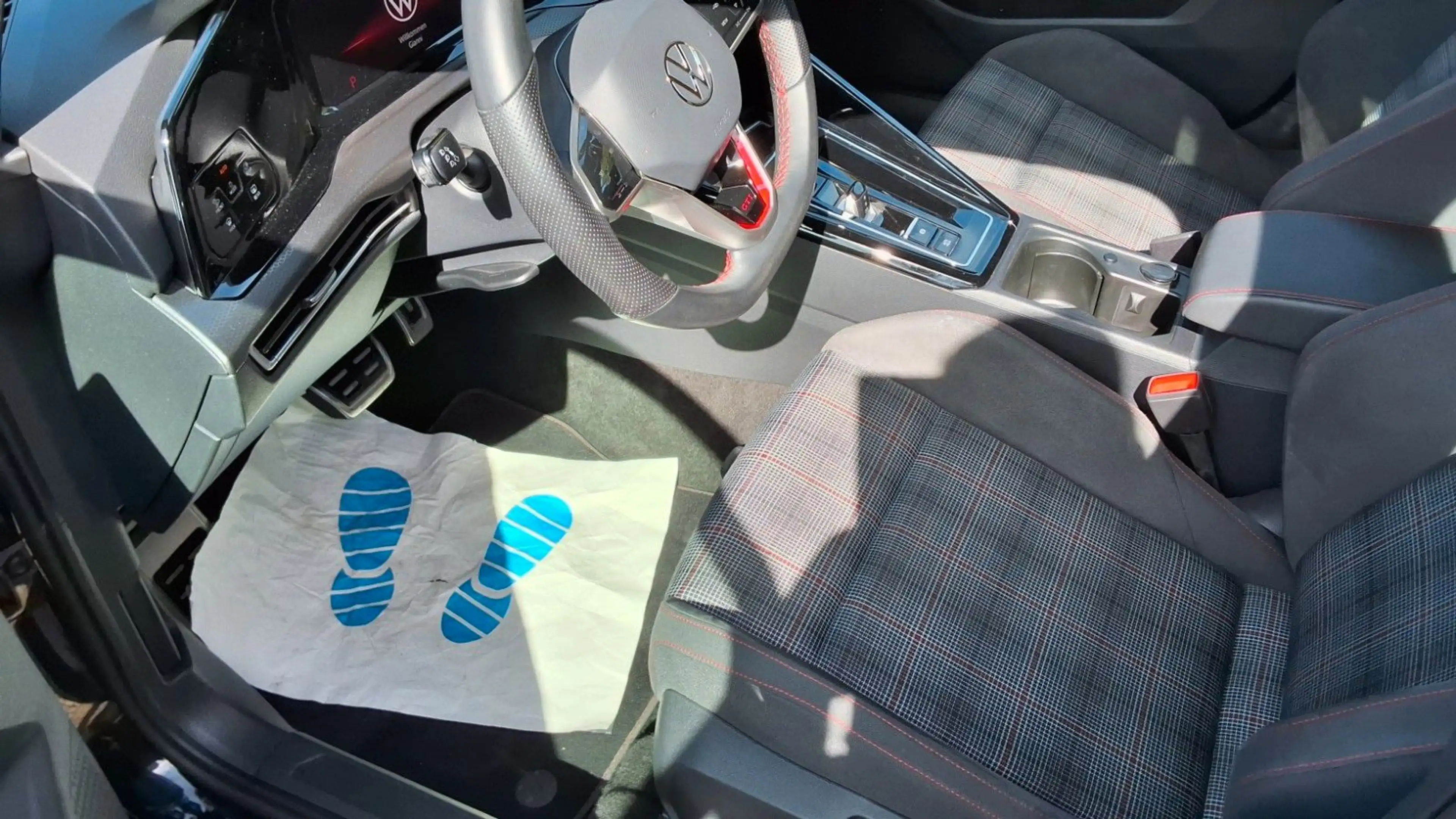 Volkswagen Golf VIII Lim. GTI — photo 11