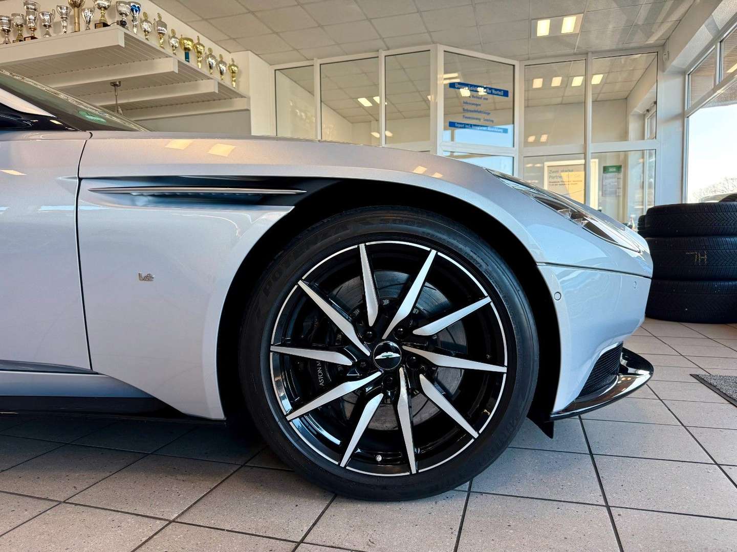 Aston Martin DB11 Coupé 5.2 V12 Black Pack -  - Joinsteer - #5