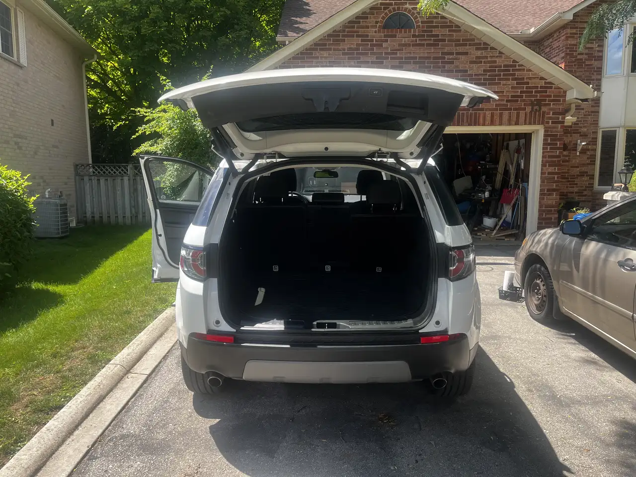 Rover Discovery Sport снимка Rover Discovery Sport