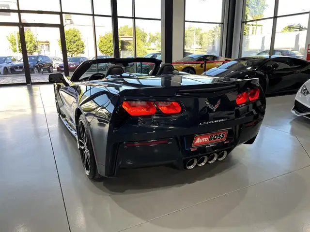 Chevrolet Corvette view 8