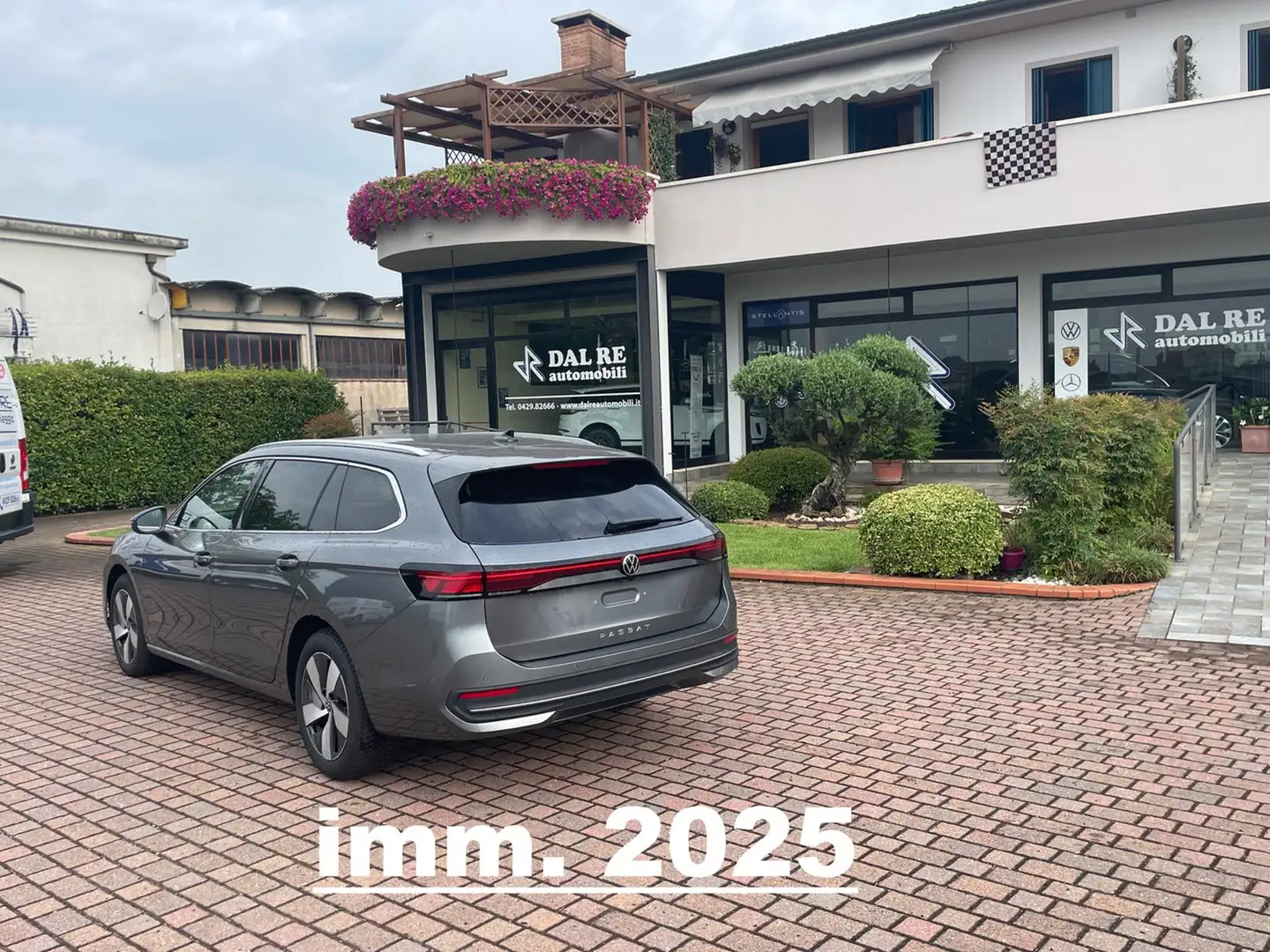 Volkswagen Passat 2.0 TDI 150 CV SCR DSG Business Grigio - 2